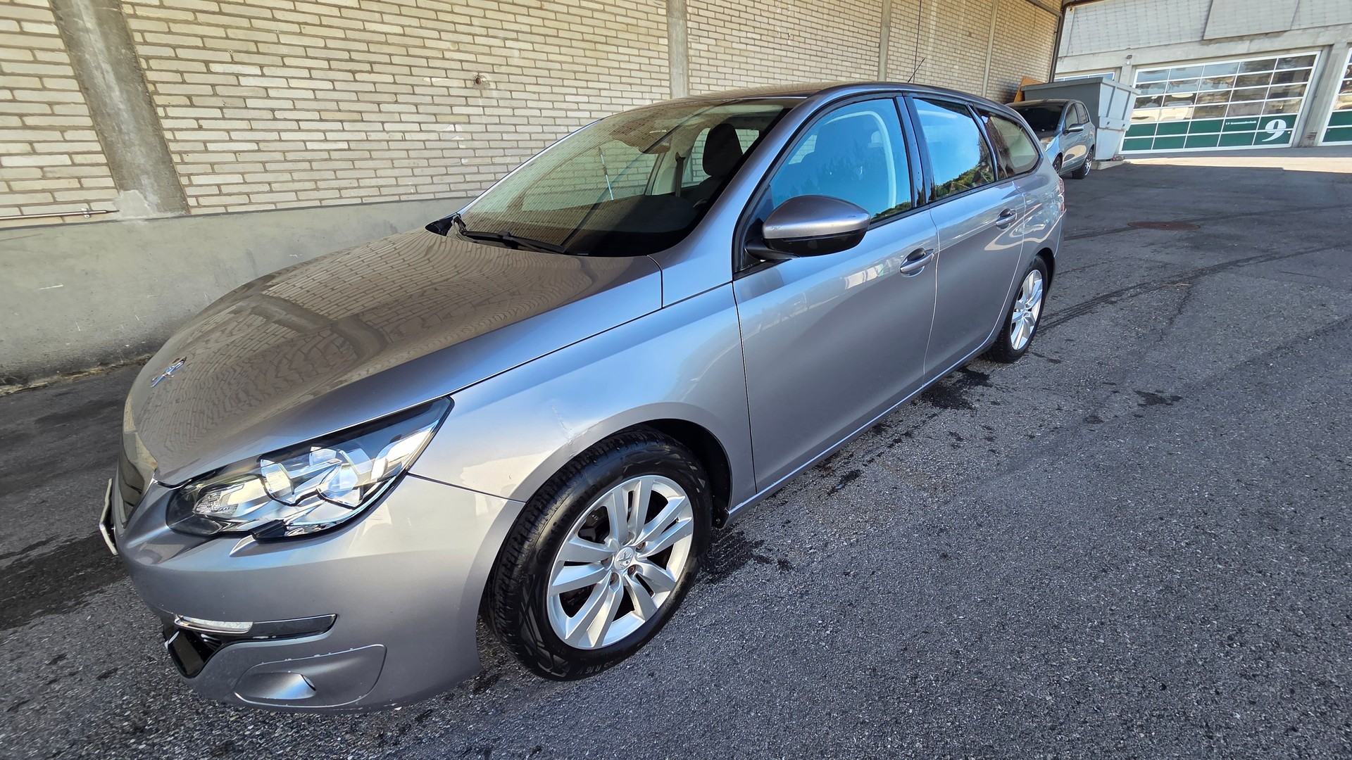 PEUGEOT 308 SW 1.2 THP Business-image-12