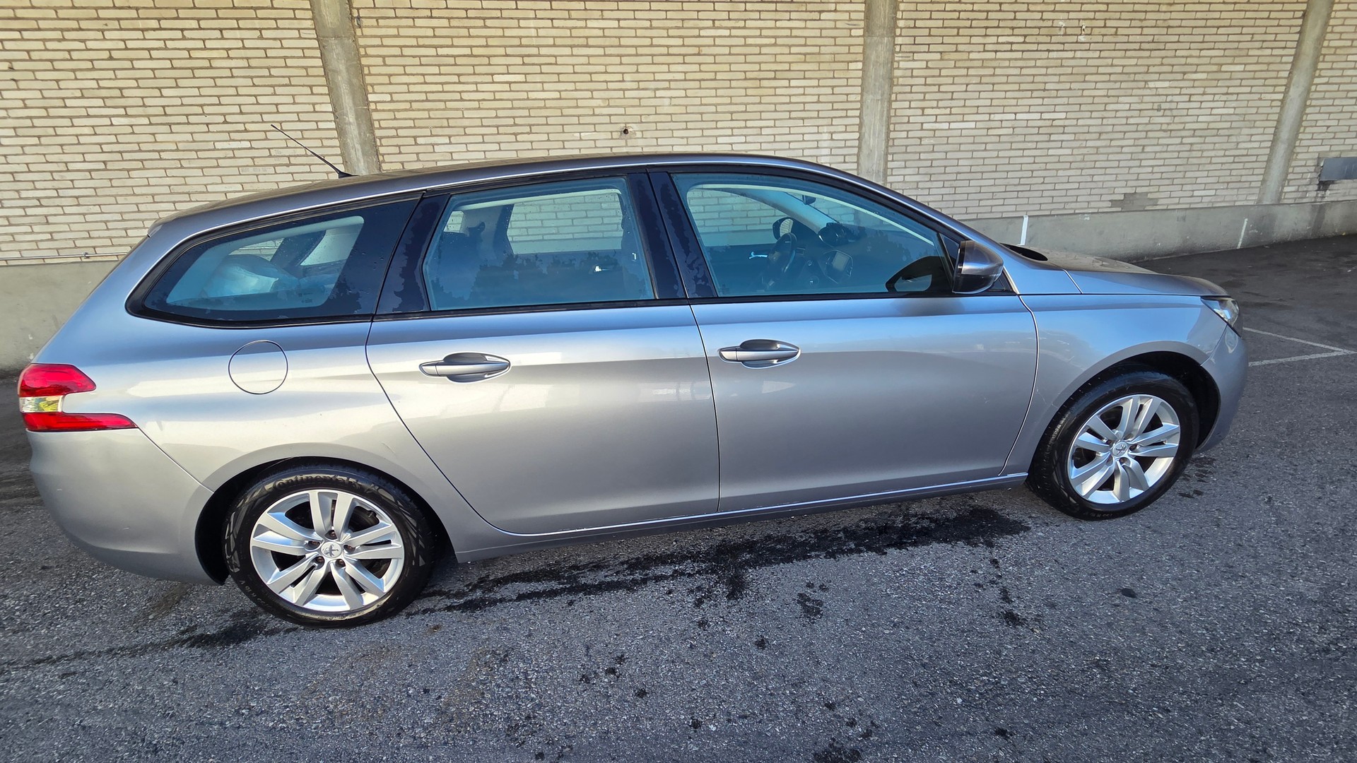 PEUGEOT 308 SW 1.2 THP Business-image-1