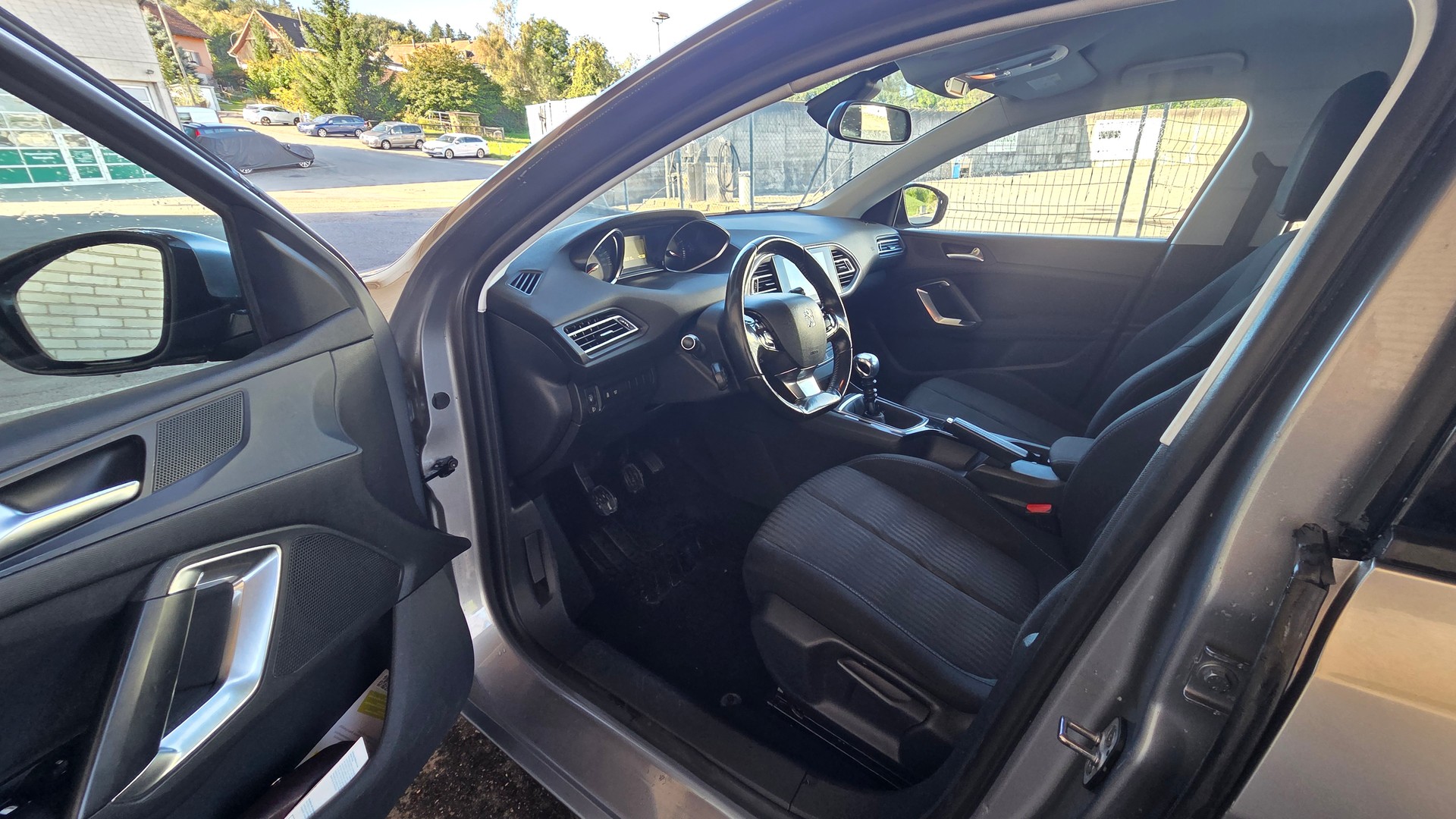 PEUGEOT 308 SW 1.2 THP Business-image-7