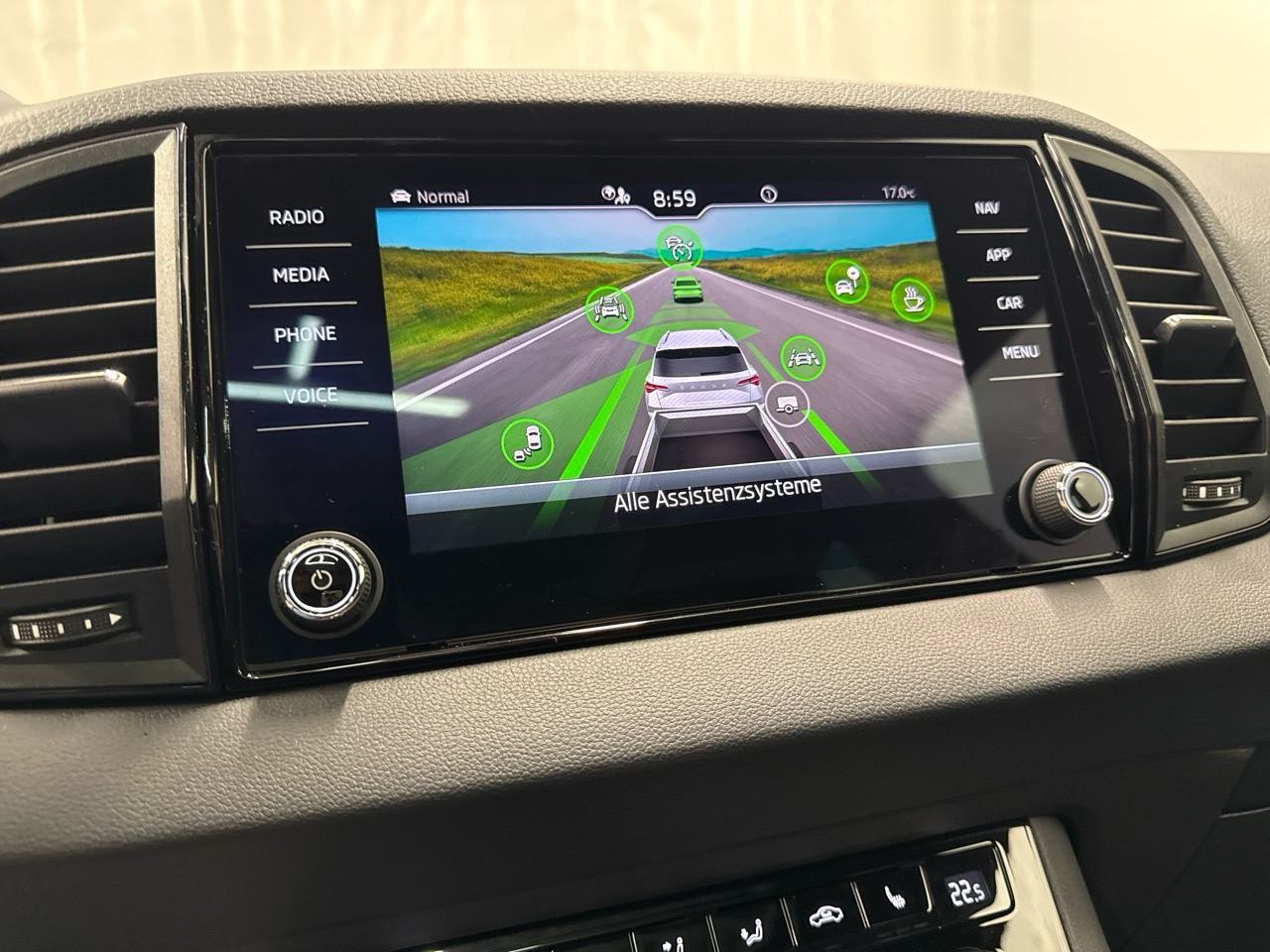 SKODA Karoq 2.0 TSI SportLine 4x4 DSG-image-10
