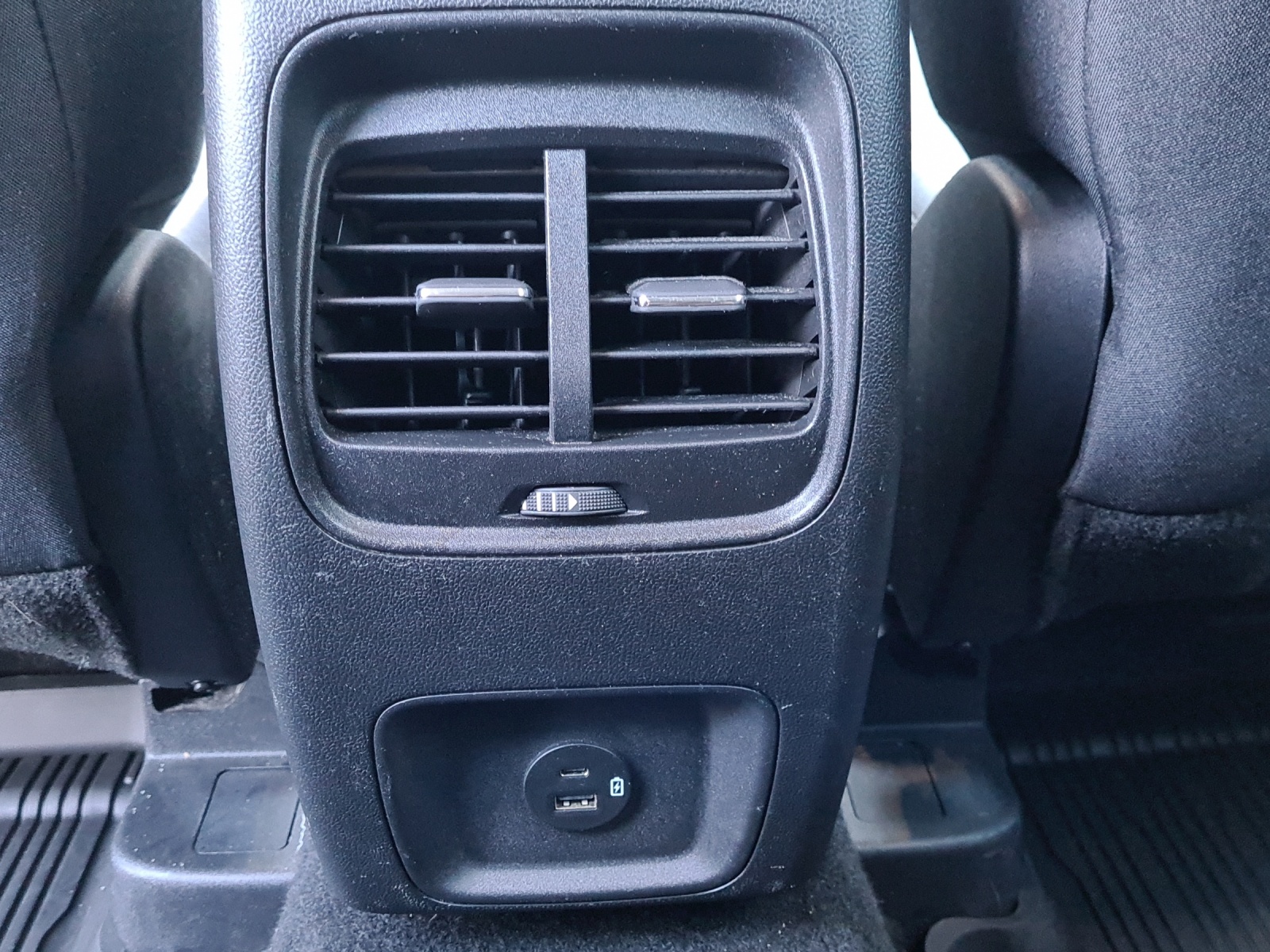 FORD Kuga 2.0 EcoBlue 190 PS Cool & Connect 4x4 AUTOMAT-image-18