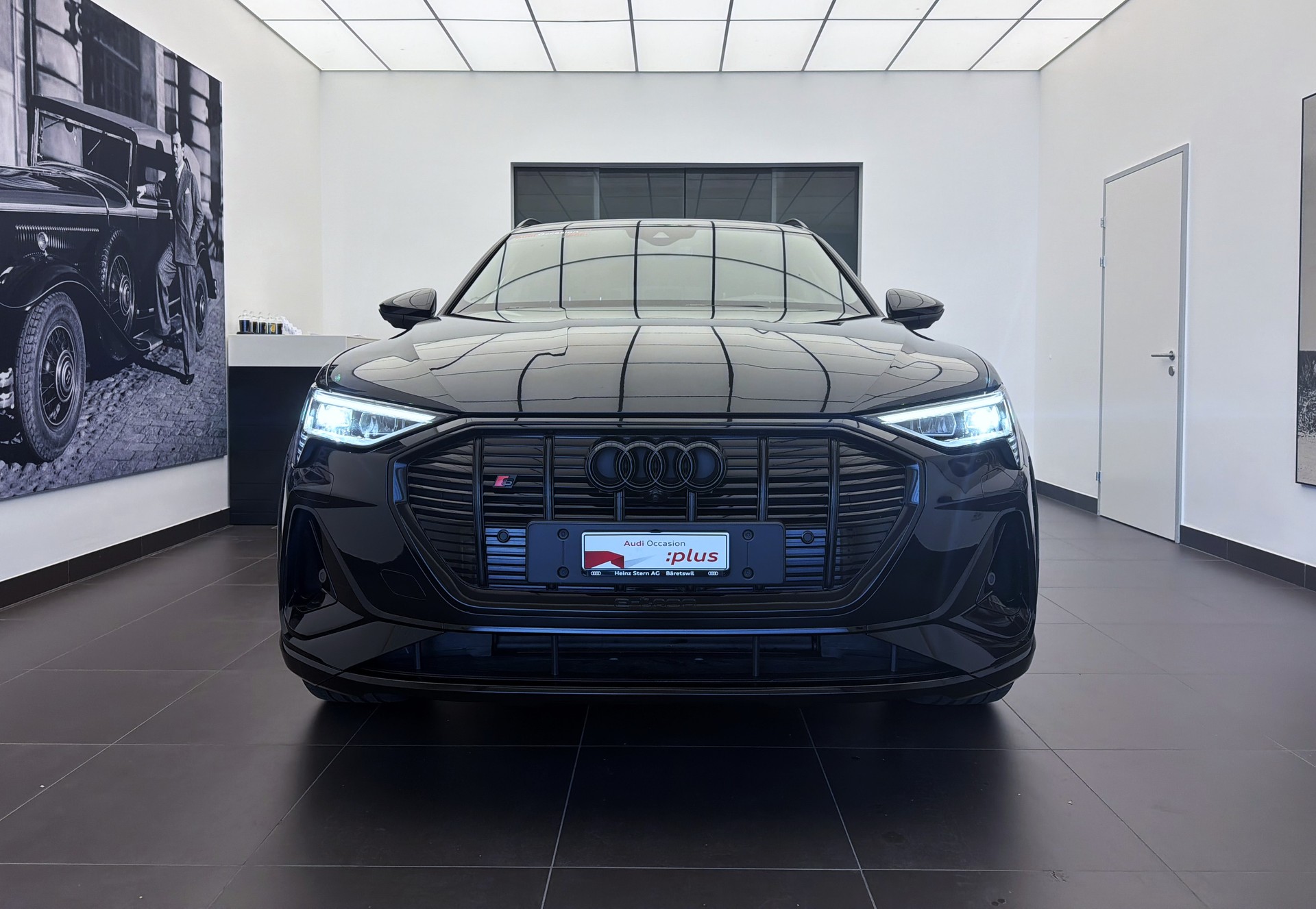 AUDI e-tron S quattro-image-1
