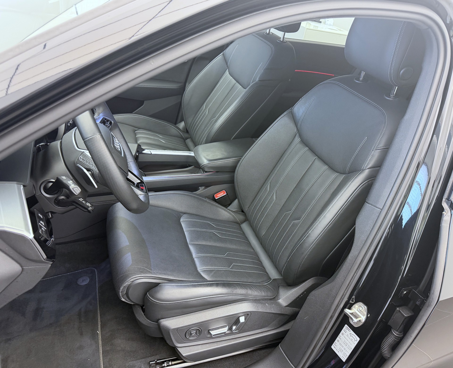 AUDI e-tron S quattro-image-4