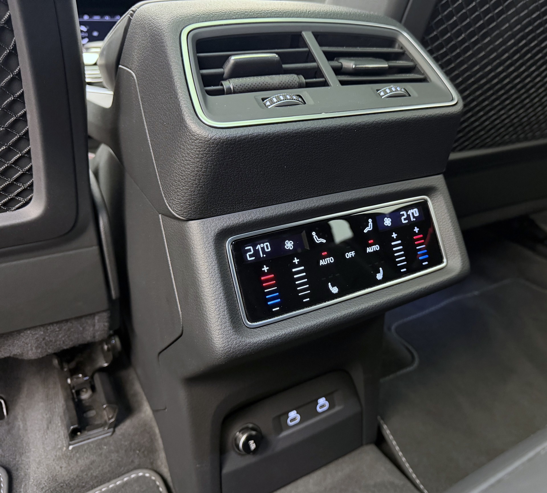 AUDI e-tron S quattro-image-17