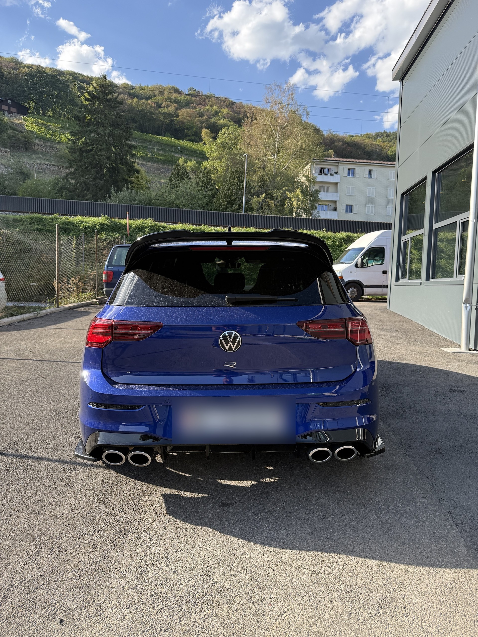 VW 2.0 TSI R DSG 4motion-image-1