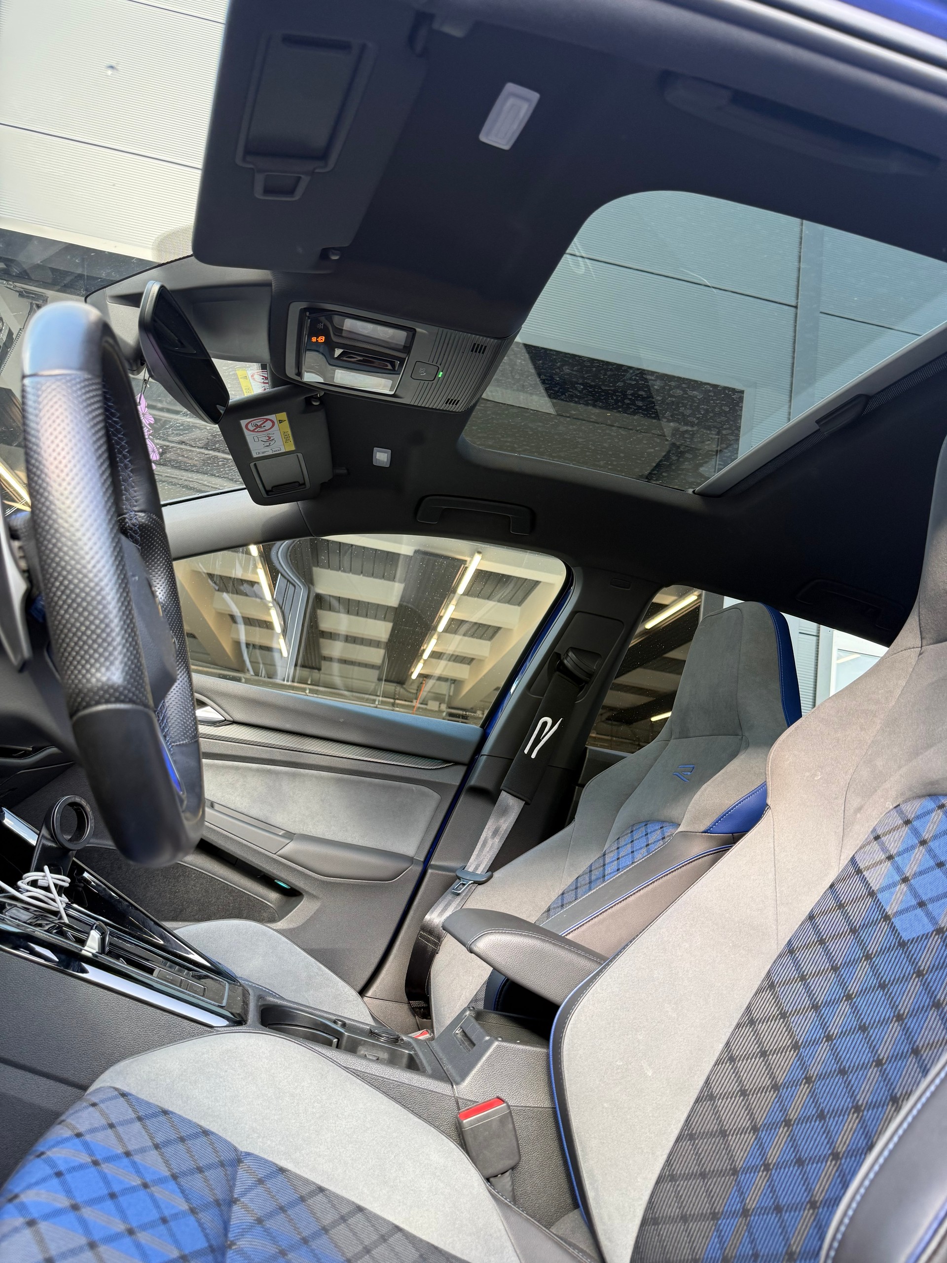 VW 2.0 TSI R DSG 4motion-image-2