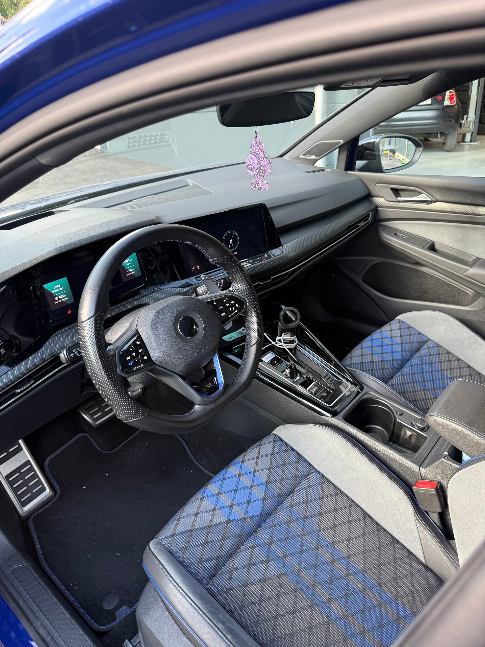 VW 2.0 TSI R DSG 4motion-image-4