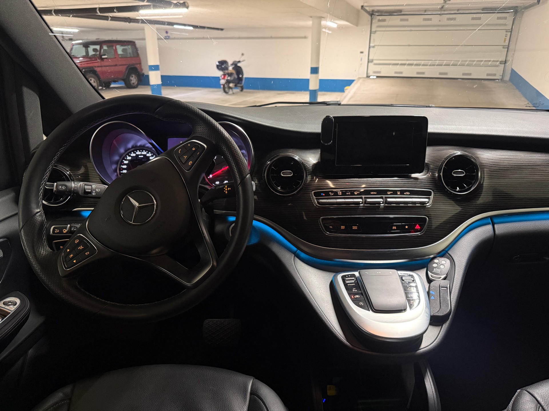 MERCEDES-BENZ V 250 d Trend lang-image-5