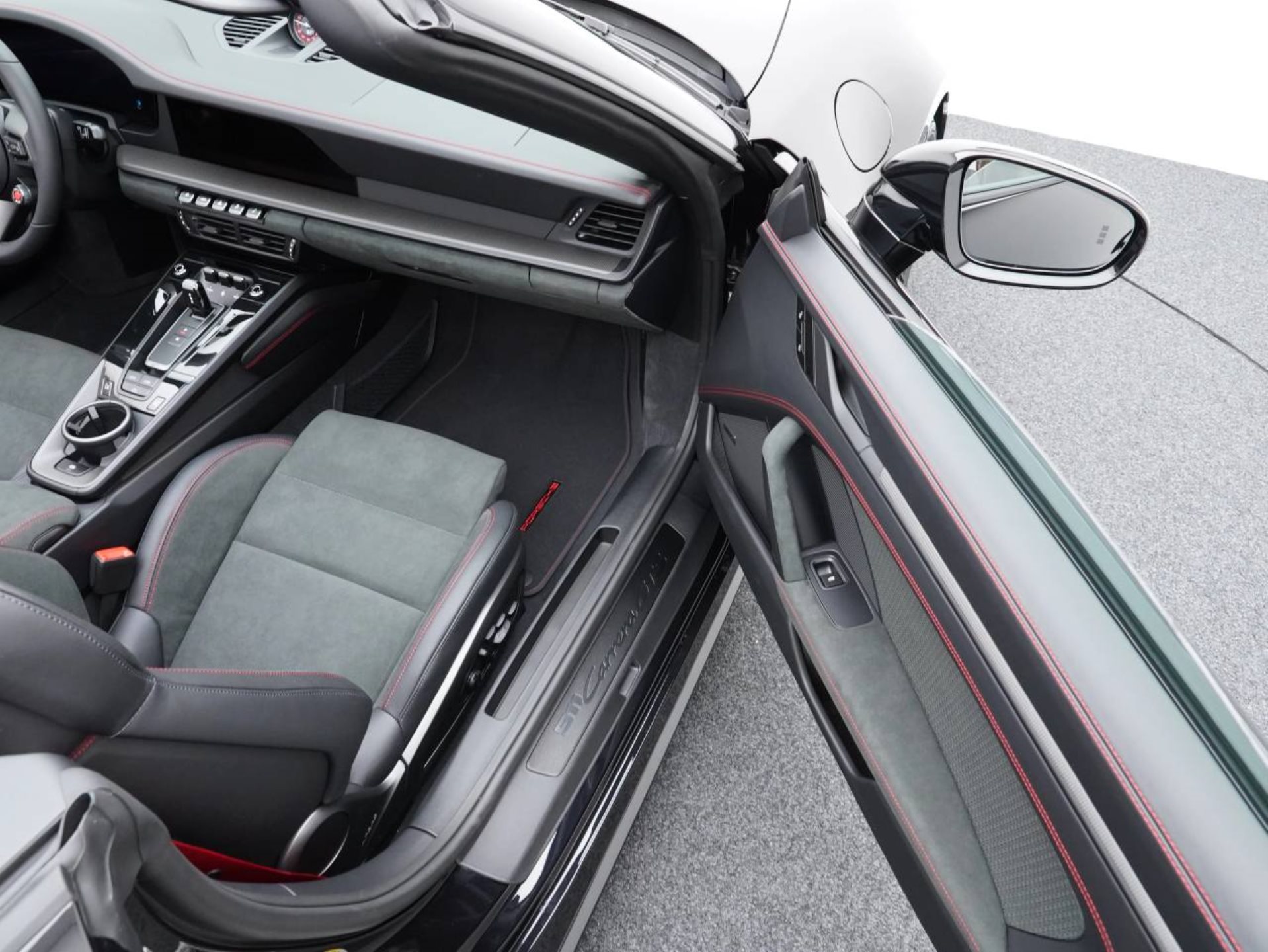 PORSCHE 911 Carrera GTS Cabriolet-image-22