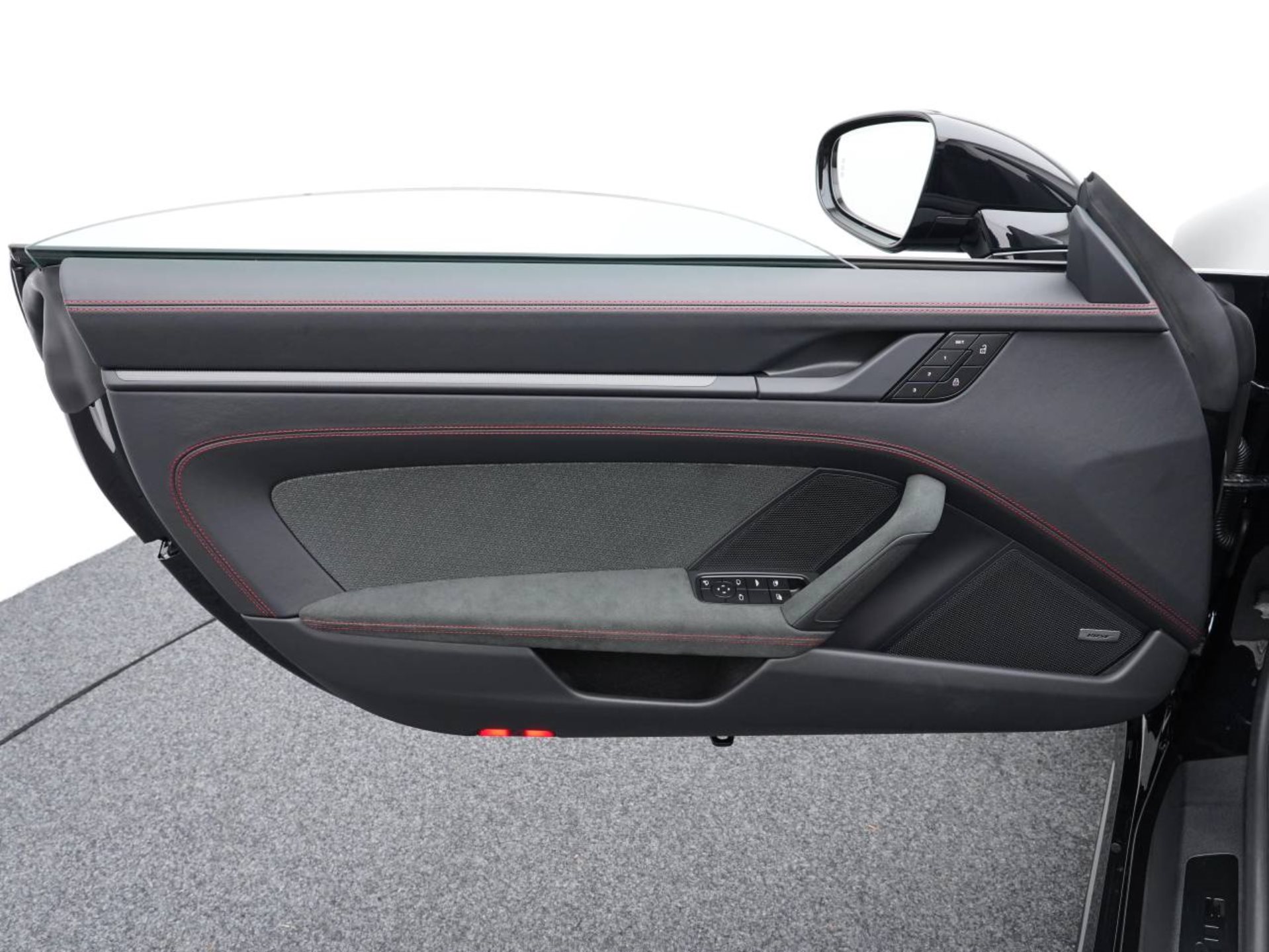 PORSCHE 911 Carrera GTS Cabriolet-image-19