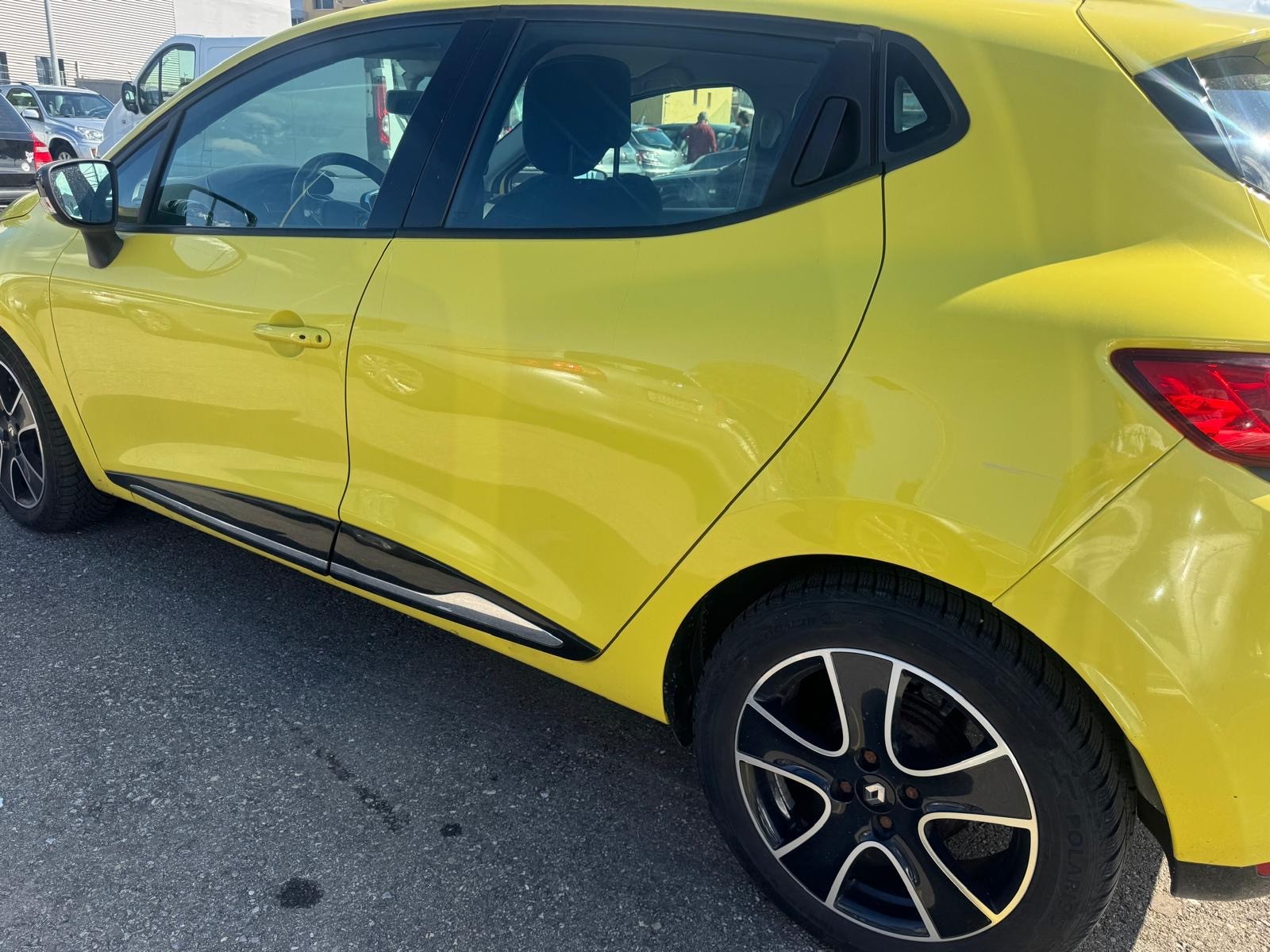 RENAULT Clio 0.9 12V Dynamique-image-5