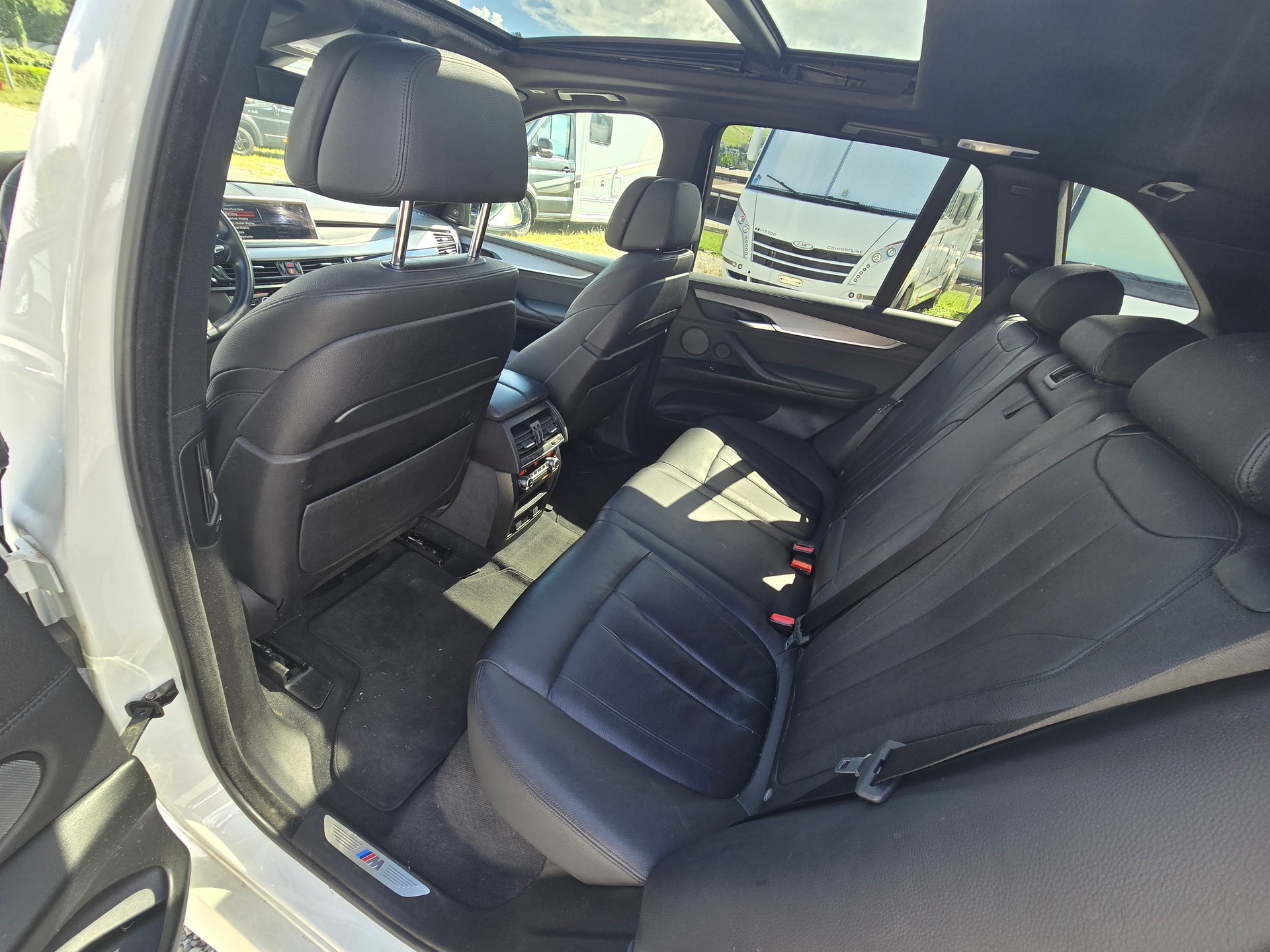 BMW 40e xDrive-image-5