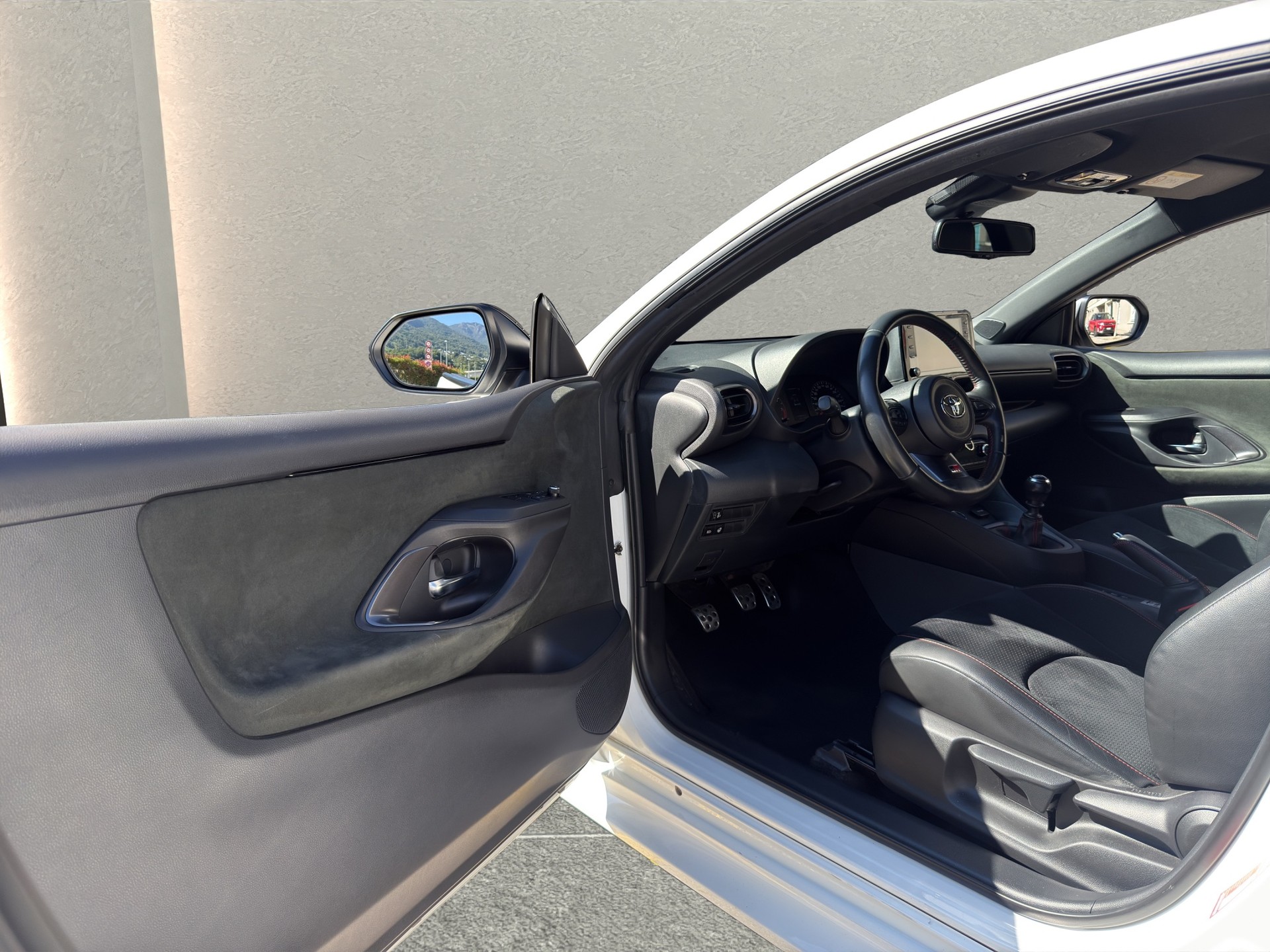 TOYOTA Yaris 1.6 GR Sport-image-12