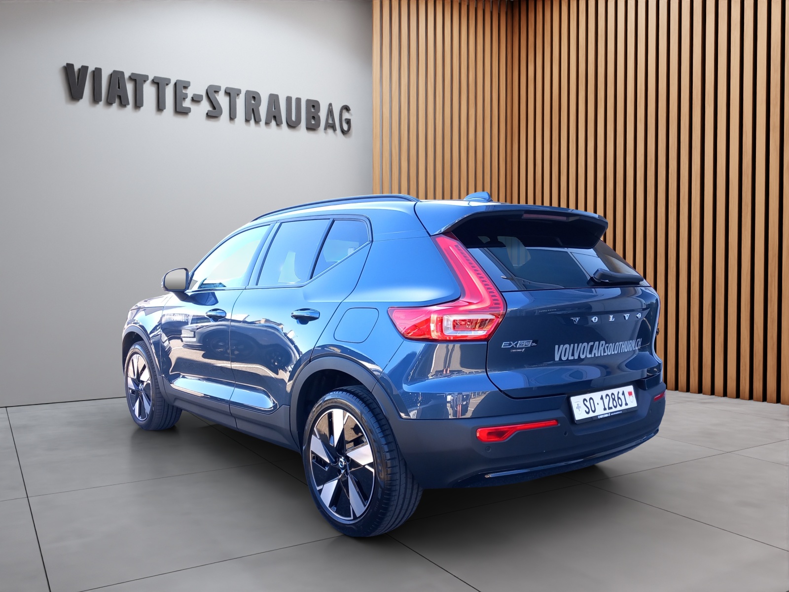 VOLVO EX40 Twin Plus AWD-image-2