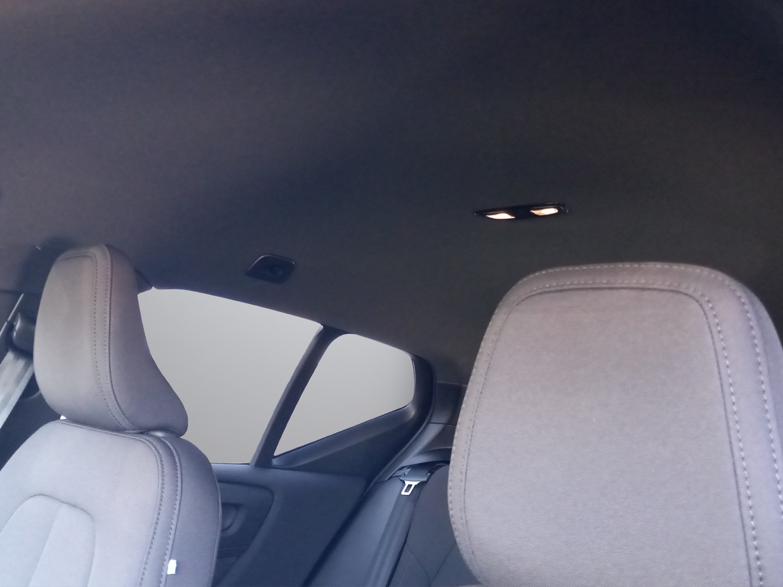 VOLVO EX40 Twin Plus AWD-image-13