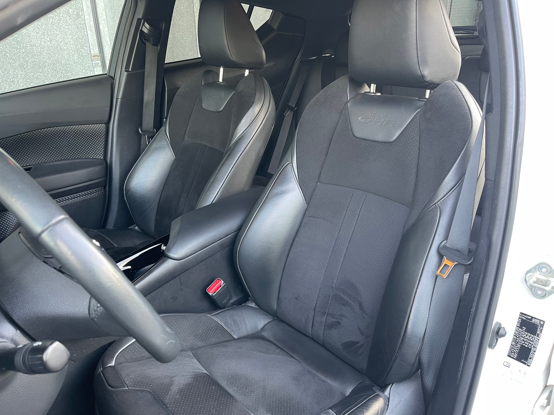 TOYOTA C-HR 2.0 VVTi HSD Move-image-14