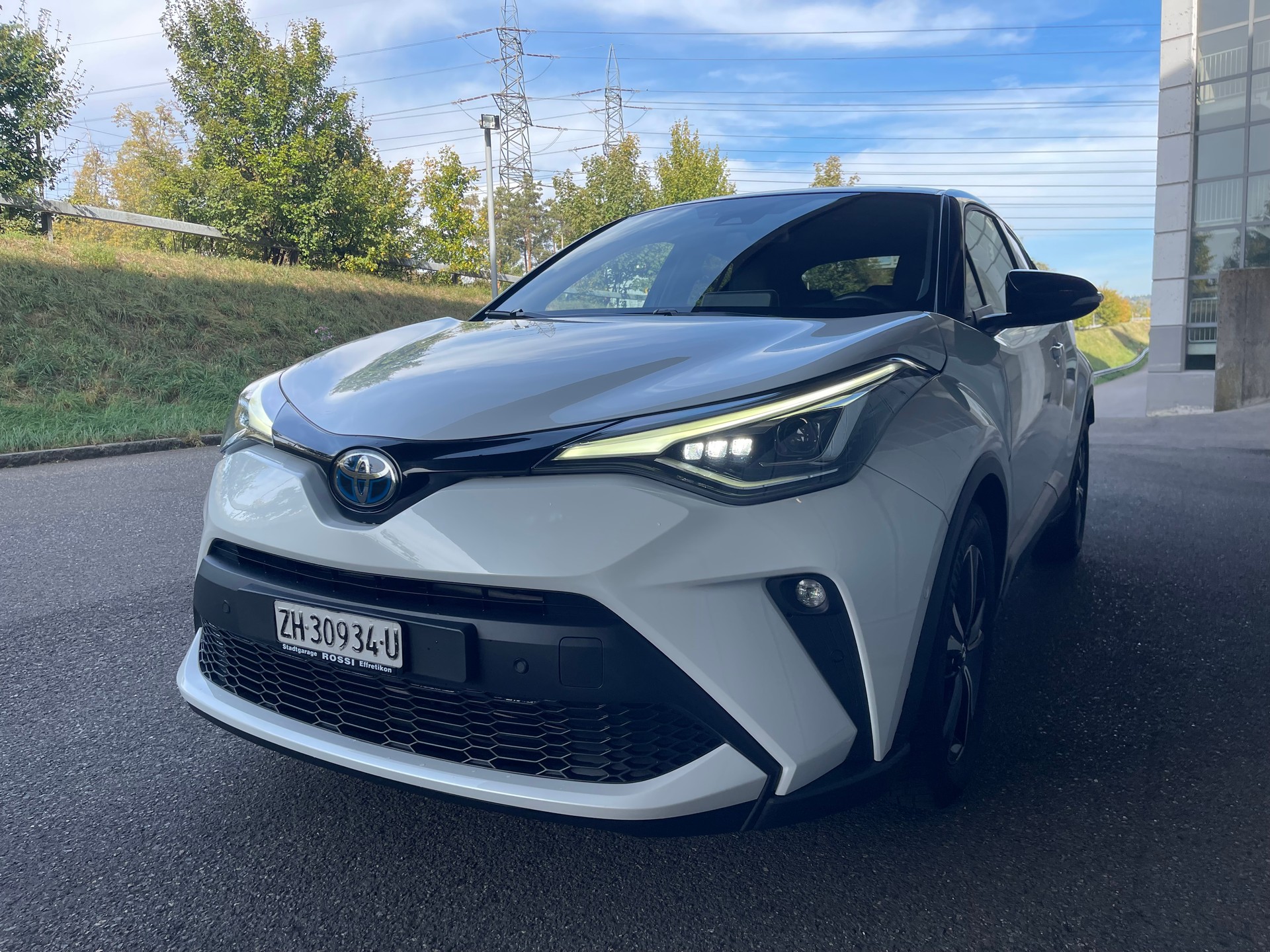 TOYOTA C-HR 2.0 VVTi HSD Move-image-1