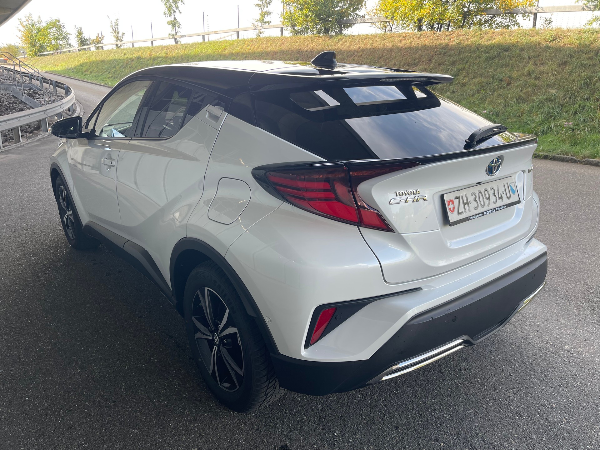 TOYOTA C-HR 2.0 VVTi HSD Move-image-4