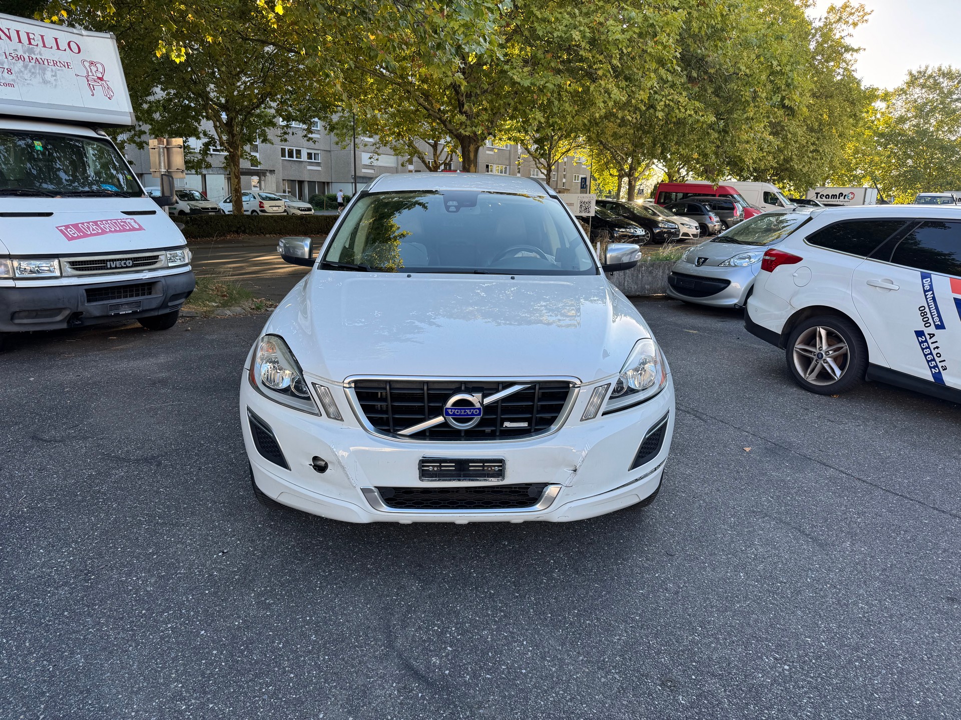 VOLVO XC60 D3 AWD R-Design Geartronic-image-2
