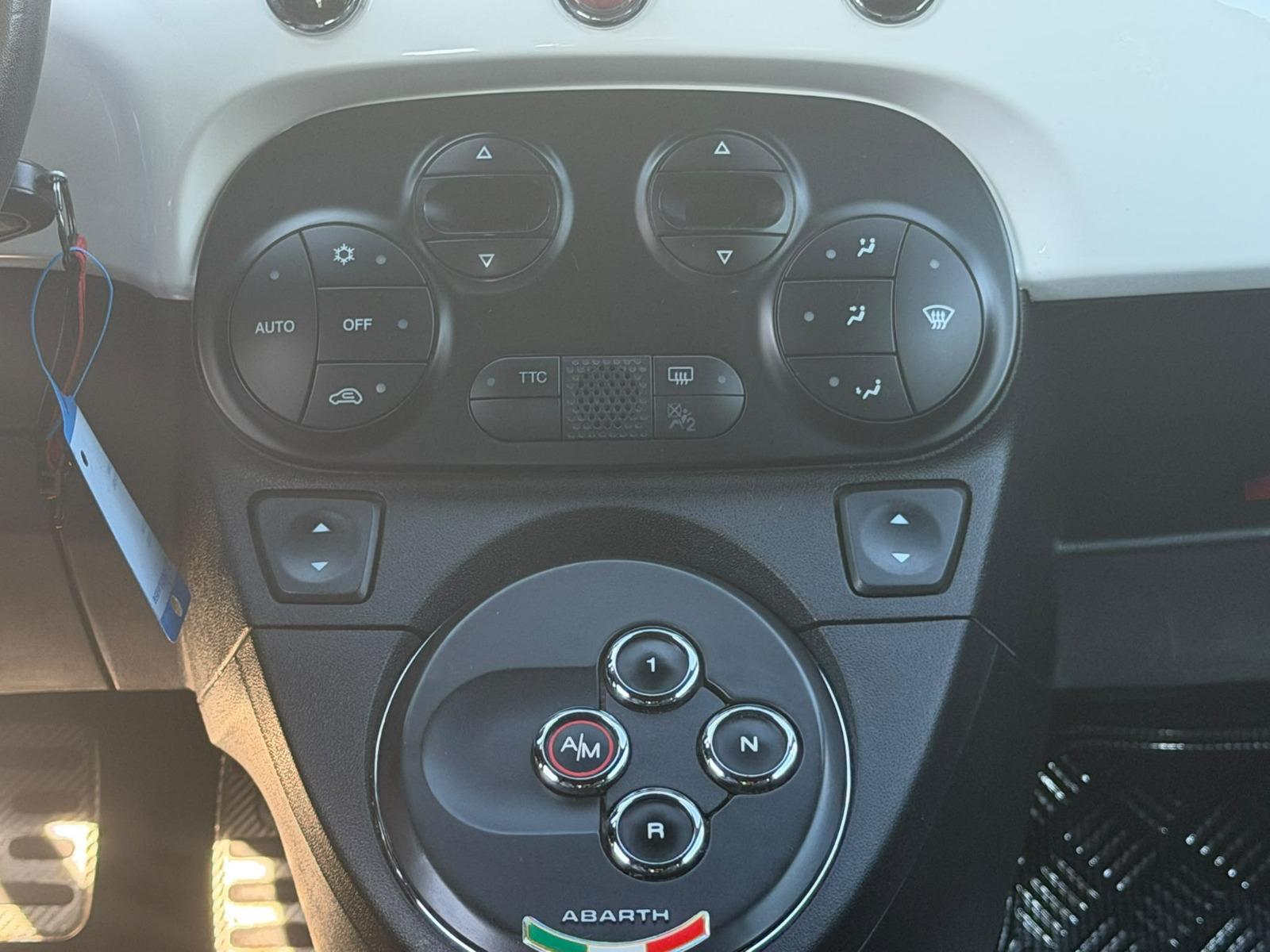 FIAT 500C 1.4 16V Turbo Abarth Dualogic-image-25