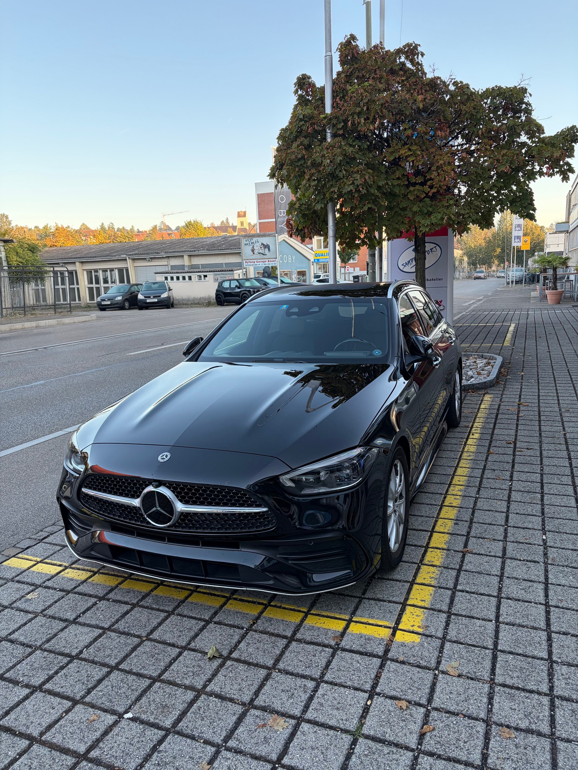 MERCEDES-BENZ C 200T AMG Line CH- Fahrzeug mit Gratisservice bis 80000 km oder bis 09.2027-image-0