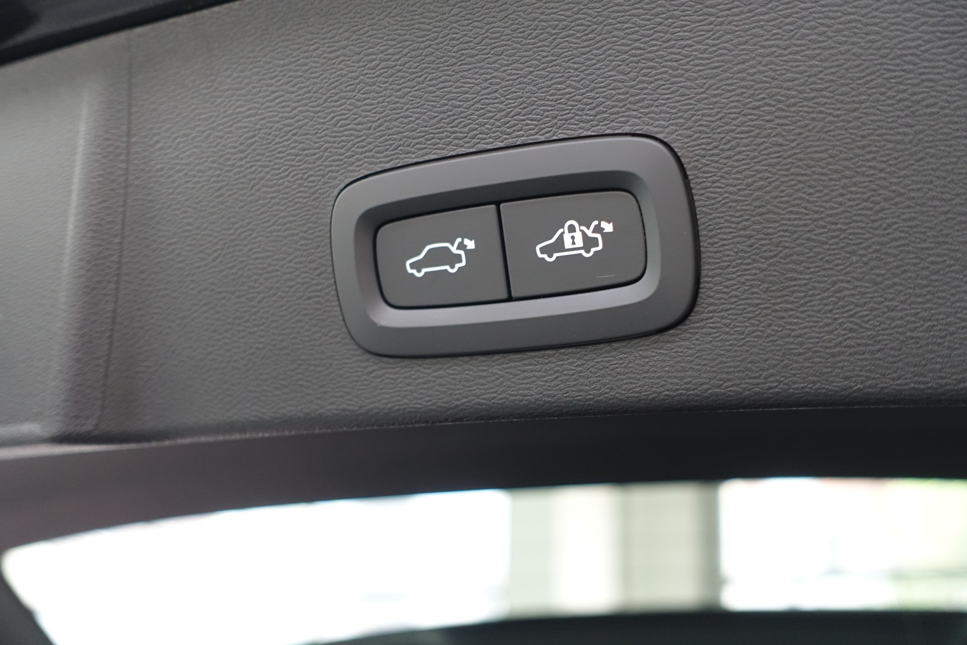 VOLVO XC40 2.0 B4 MH Ultimate Dark AWD-image-10