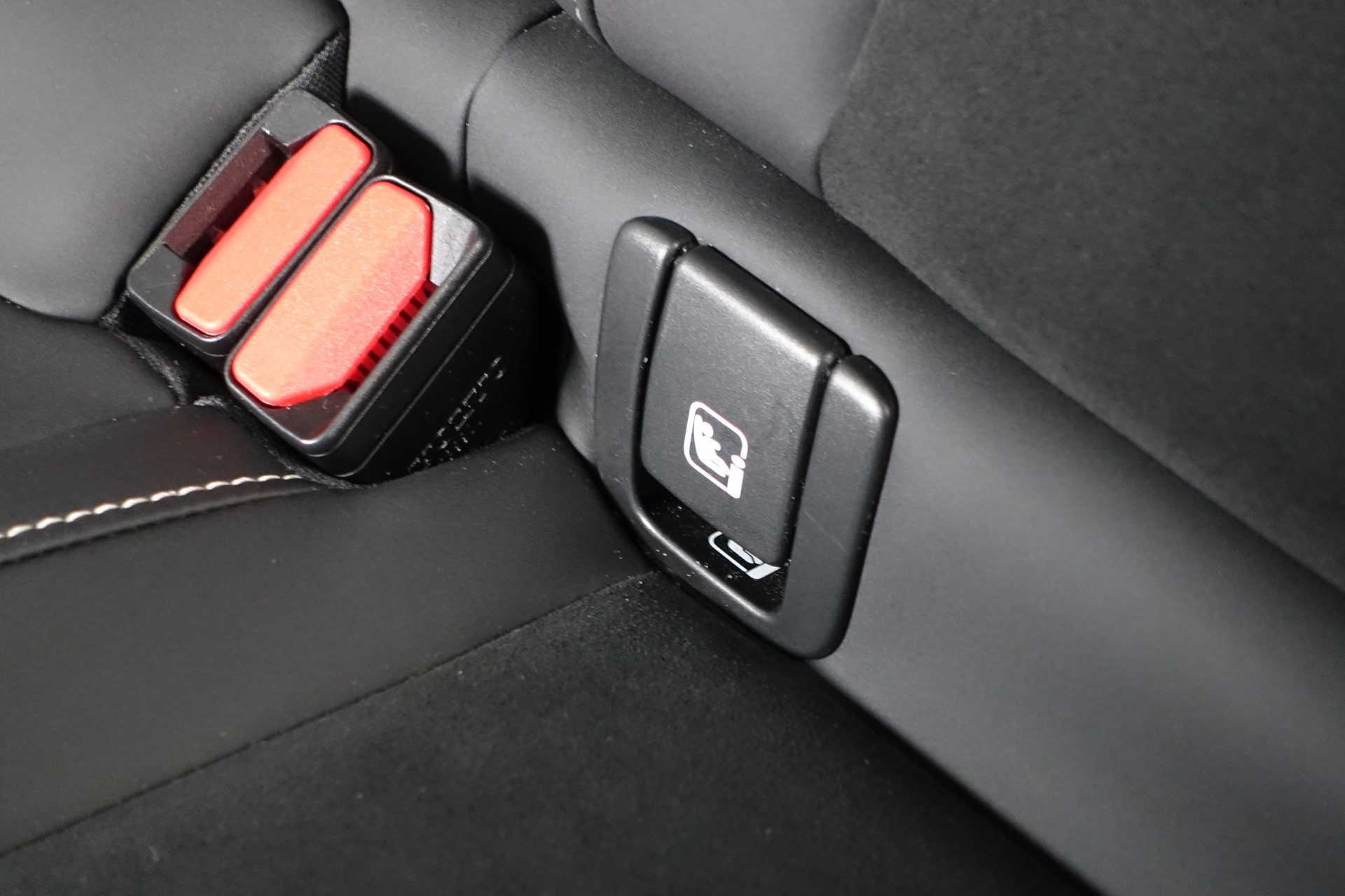 VOLVO XC40 2.0 B4 MH Ultimate Dark AWD-image-17
