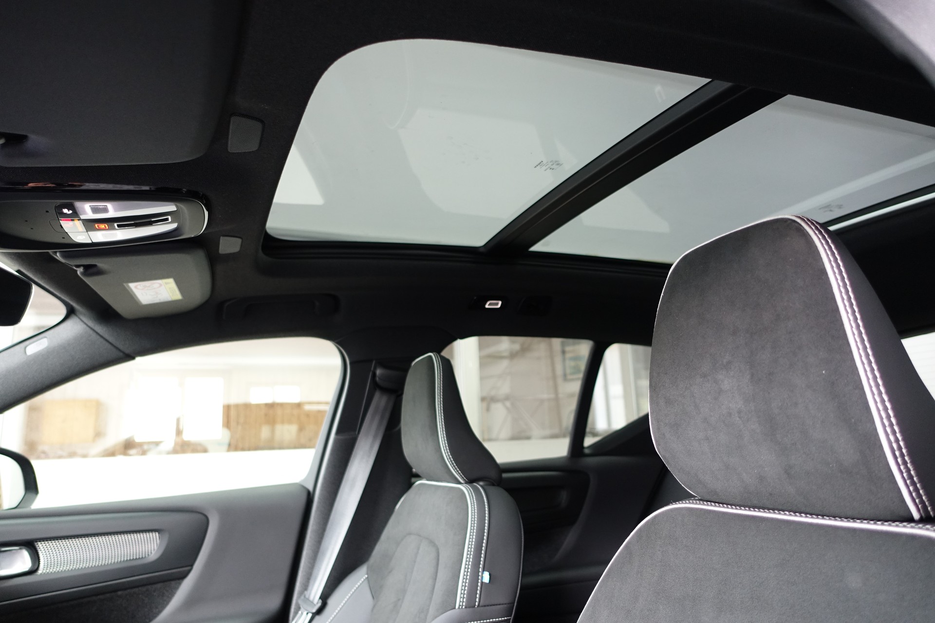 VOLVO XC40 2.0 B4 MH Ultimate Dark AWD-image-15