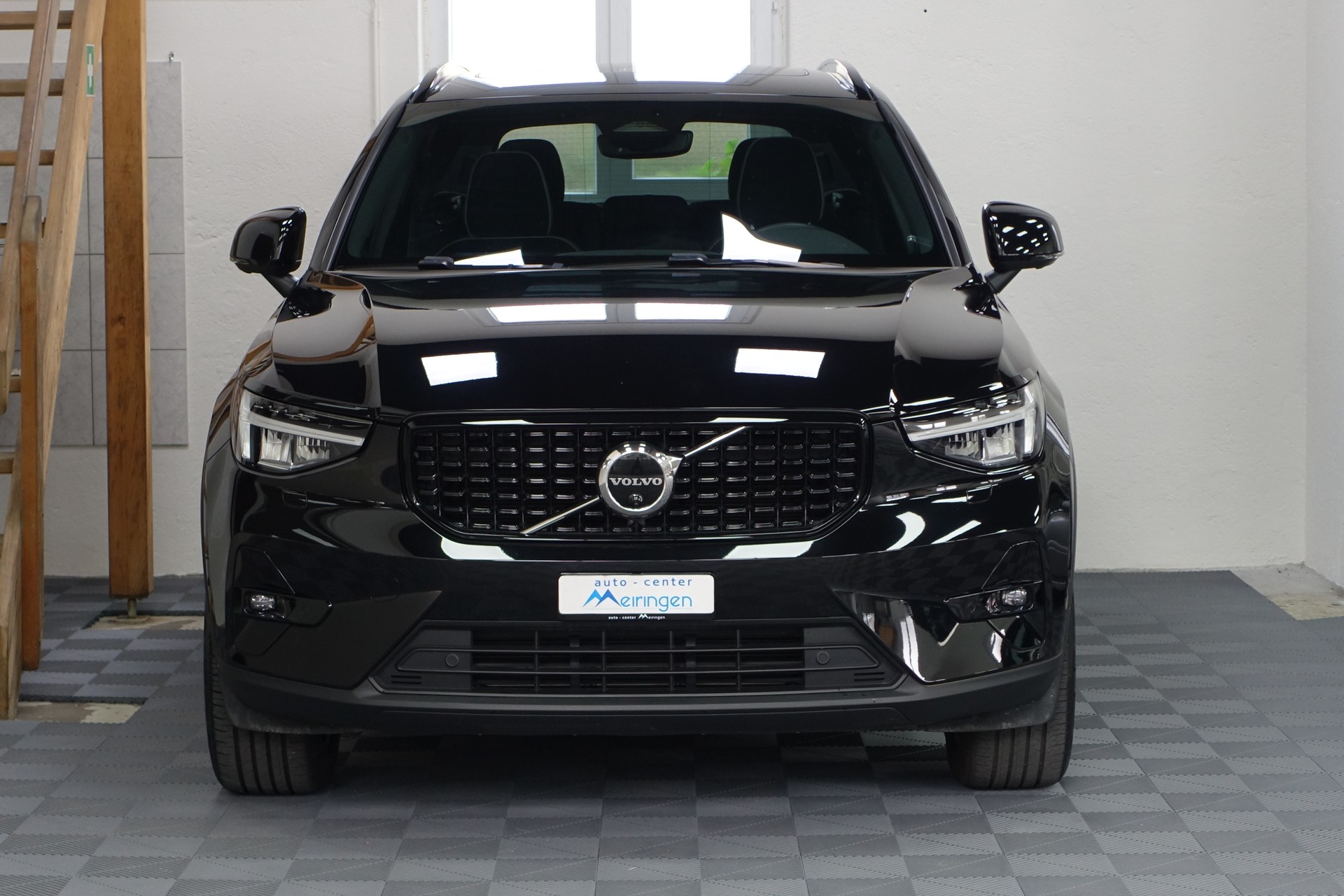 VOLVO XC40 2.0 B4 MH Ultimate Dark AWD-image-2
