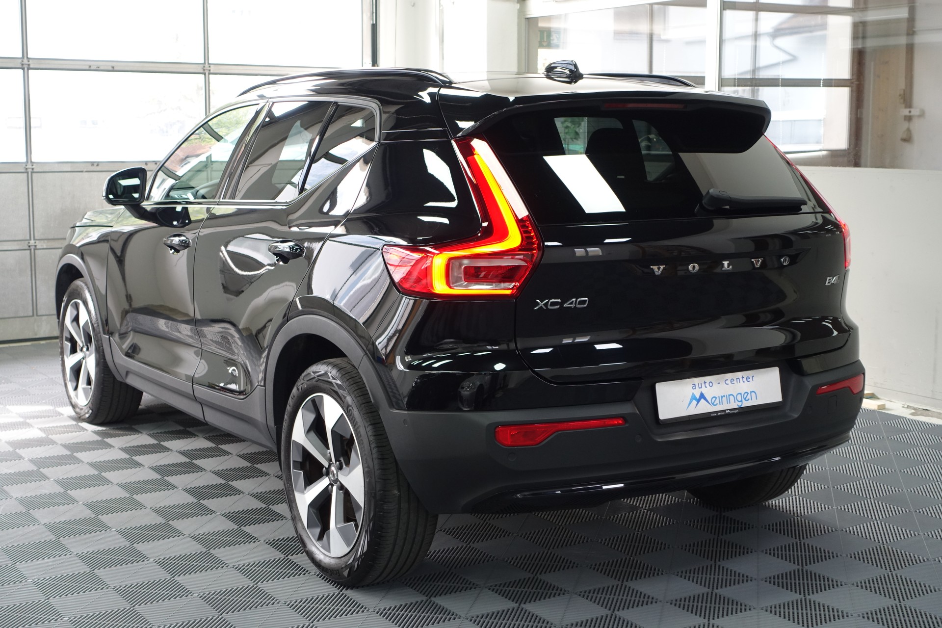 VOLVO XC40 2.0 B4 MH Ultimate Dark AWD-image-6