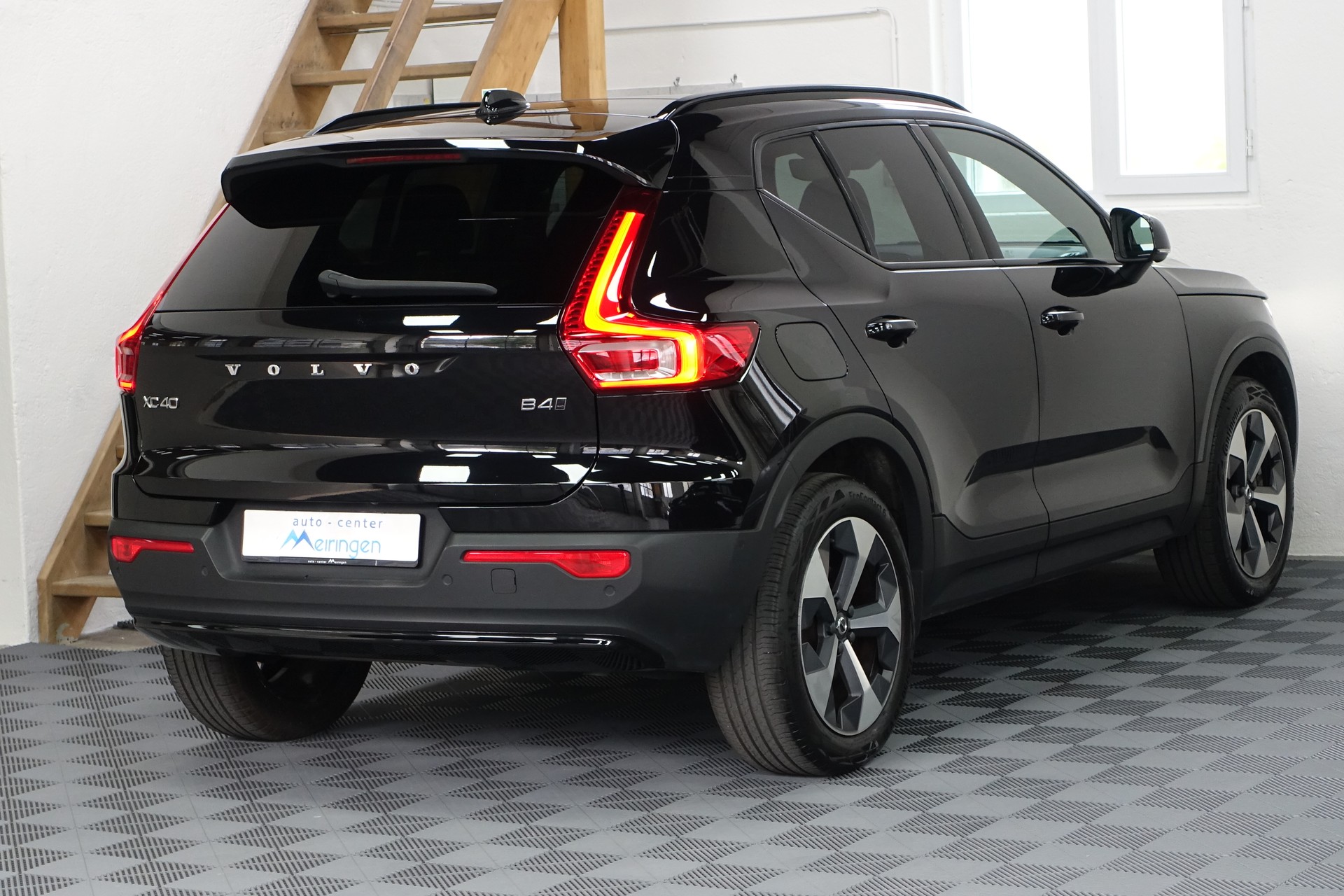 VOLVO XC40 2.0 B4 MH Ultimate Dark AWD-image-5