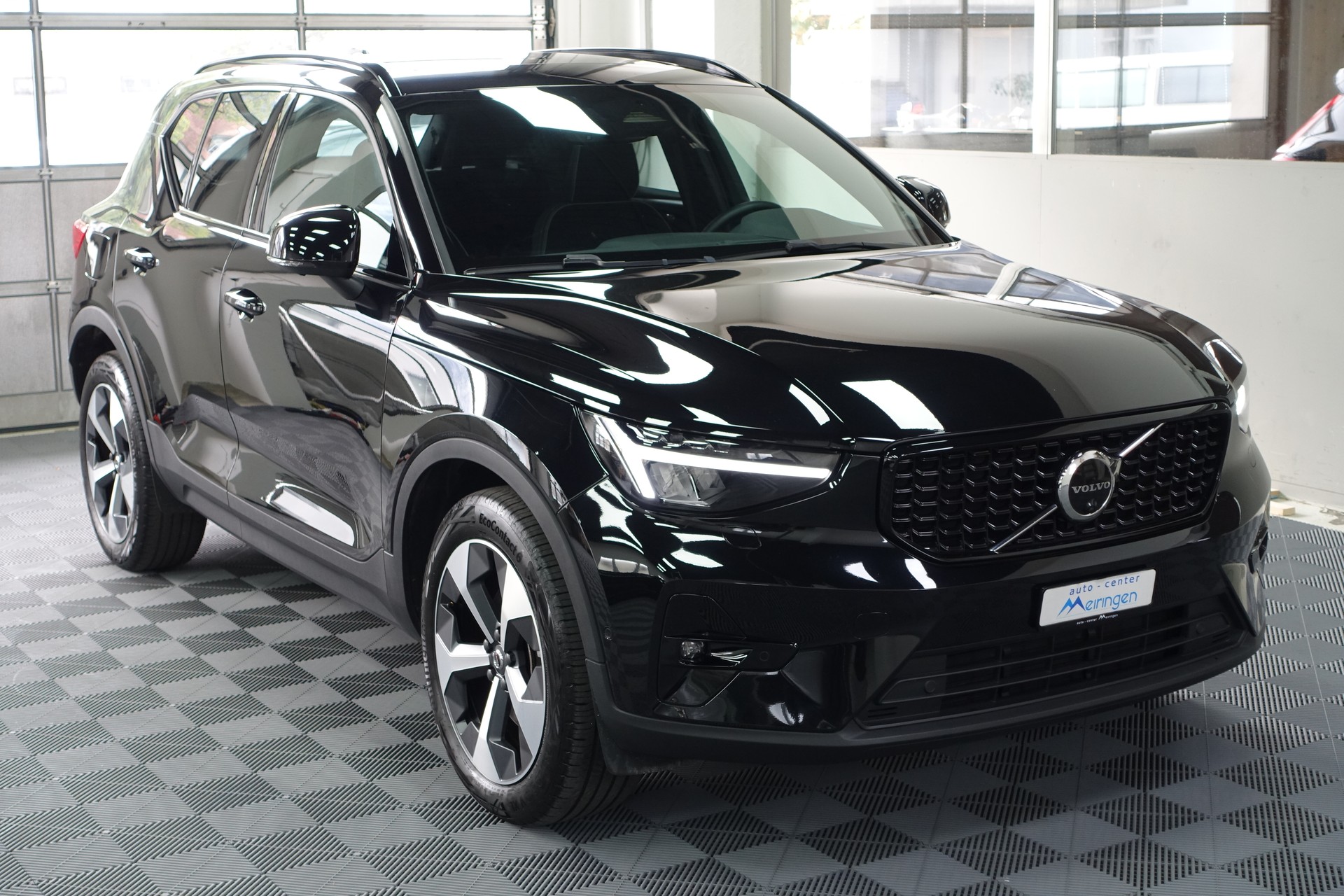 VOLVO XC40 2.0 B4 MH Ultimate Dark AWD-image-1