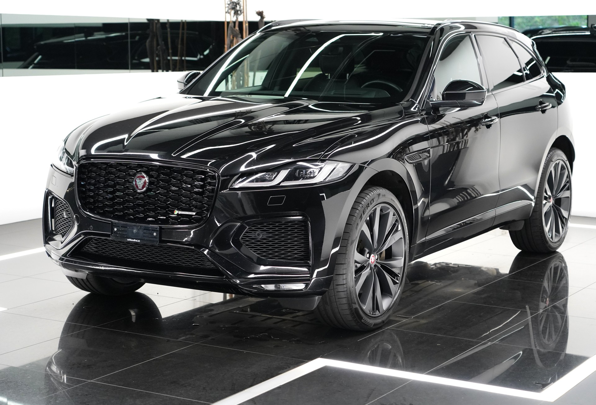 JAGUAR F-Pace 3.0 P400 R-Dyn. SE-image-1