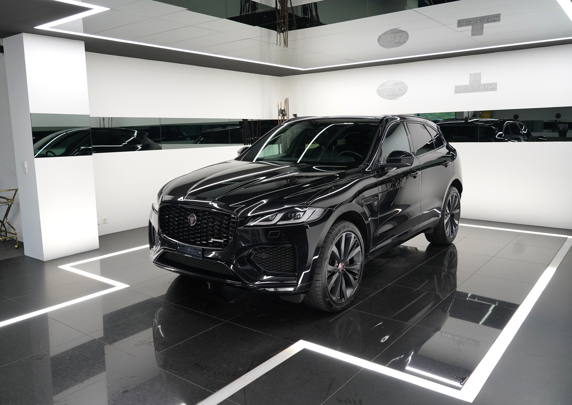 JAGUAR F-Pace 3.0 P400 R-Dyn. SE-image-0