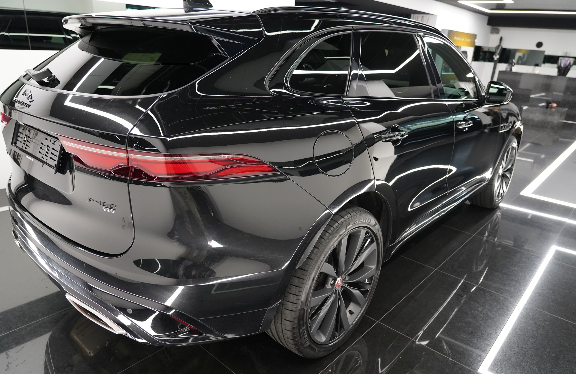 JAGUAR F-Pace 3.0 P400 R-Dyn. SE-image-5