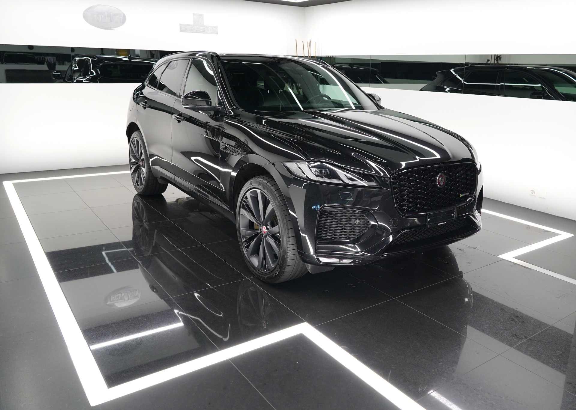 JAGUAR F-Pace 3.0 P400 R-Dyn. SE-image-4