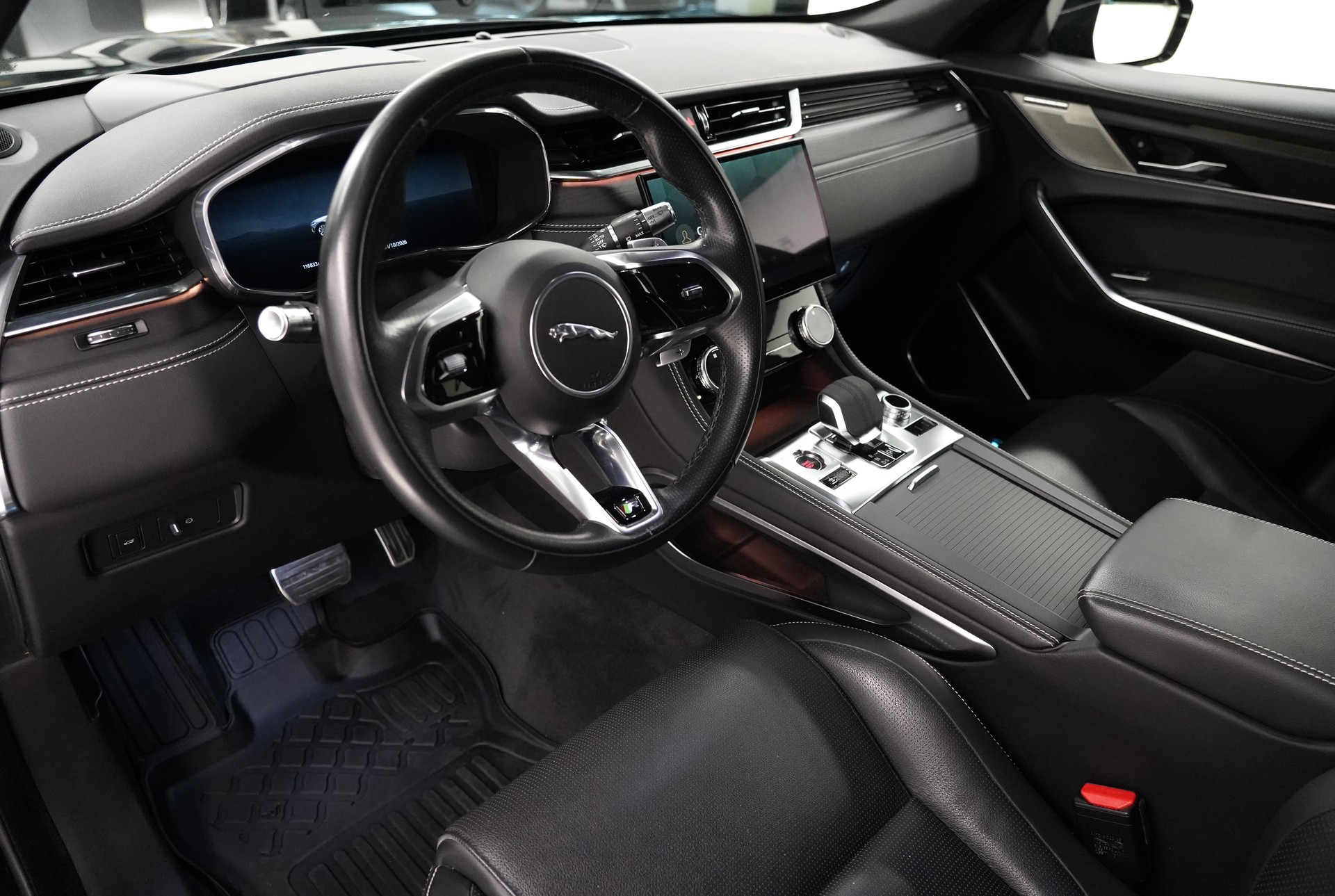 JAGUAR F-Pace 3.0 P400 R-Dyn. SE-image-7