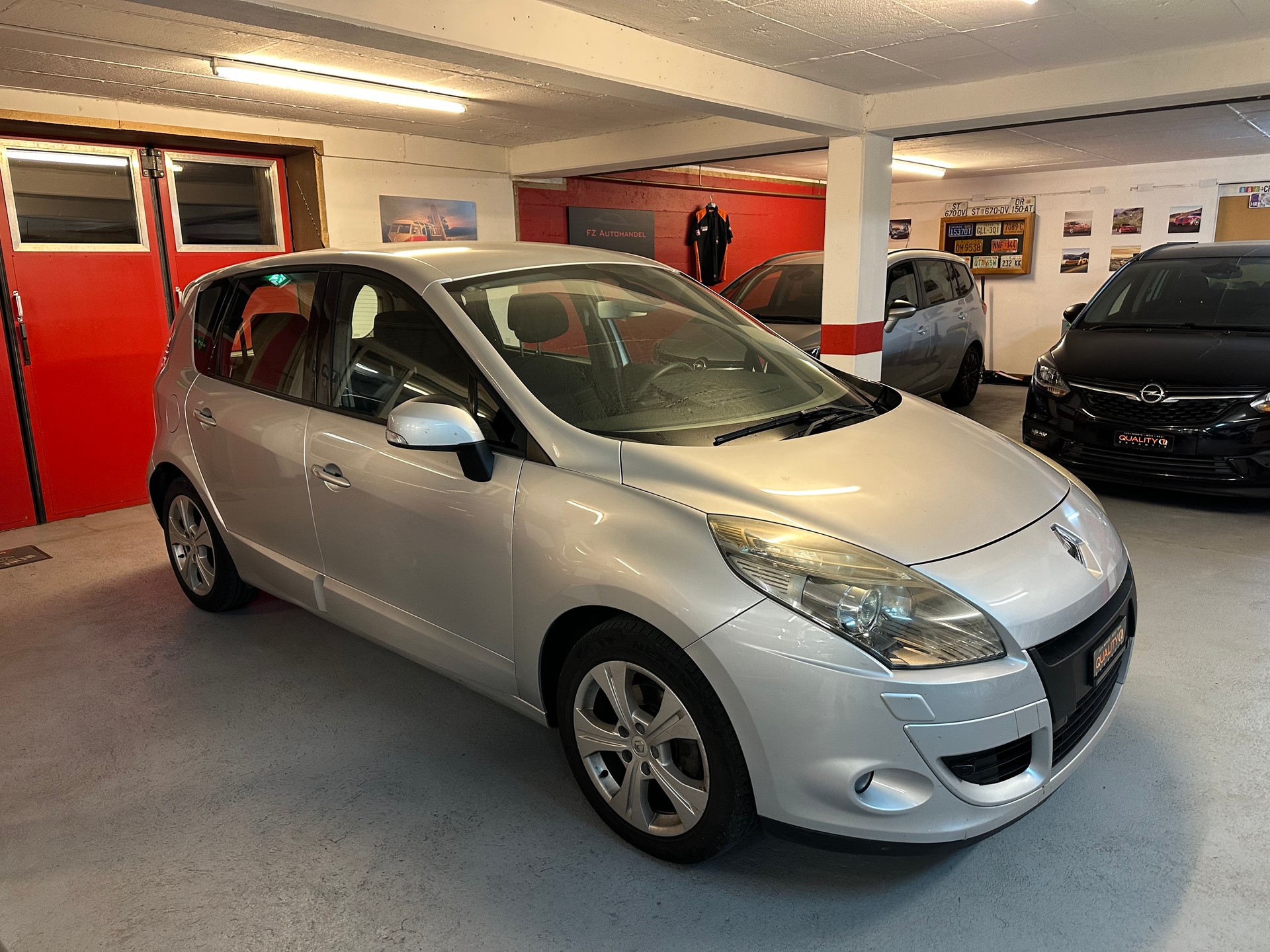 RENAULT Scénic 2.0 16V Dynamique X-Tronic CVT-image-1