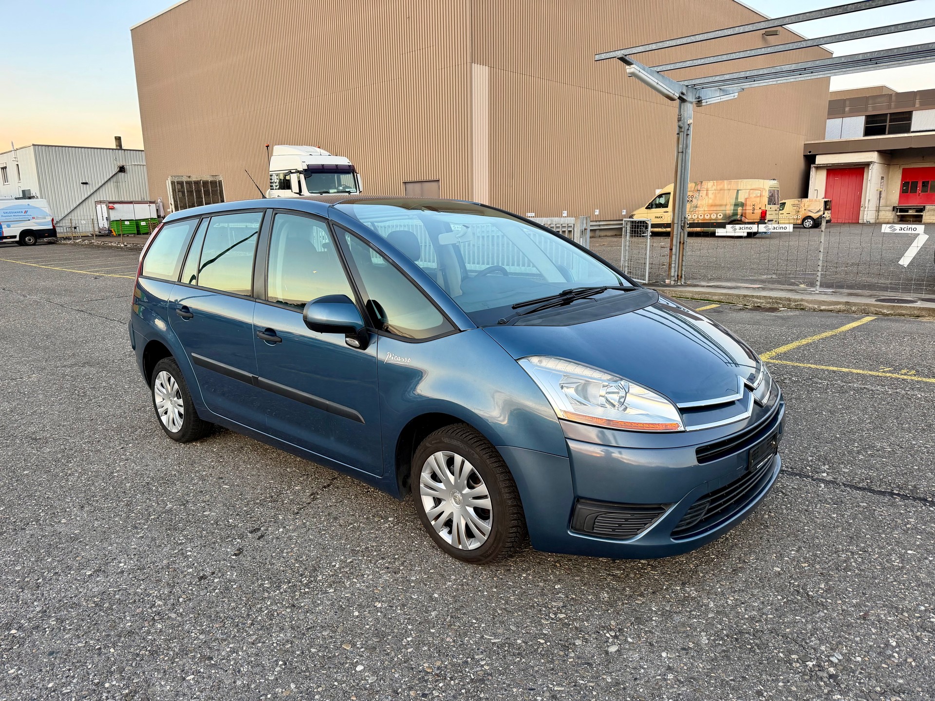 CITROEN Grand C4 Picasso 1.6i 16V Essentiel-image-1