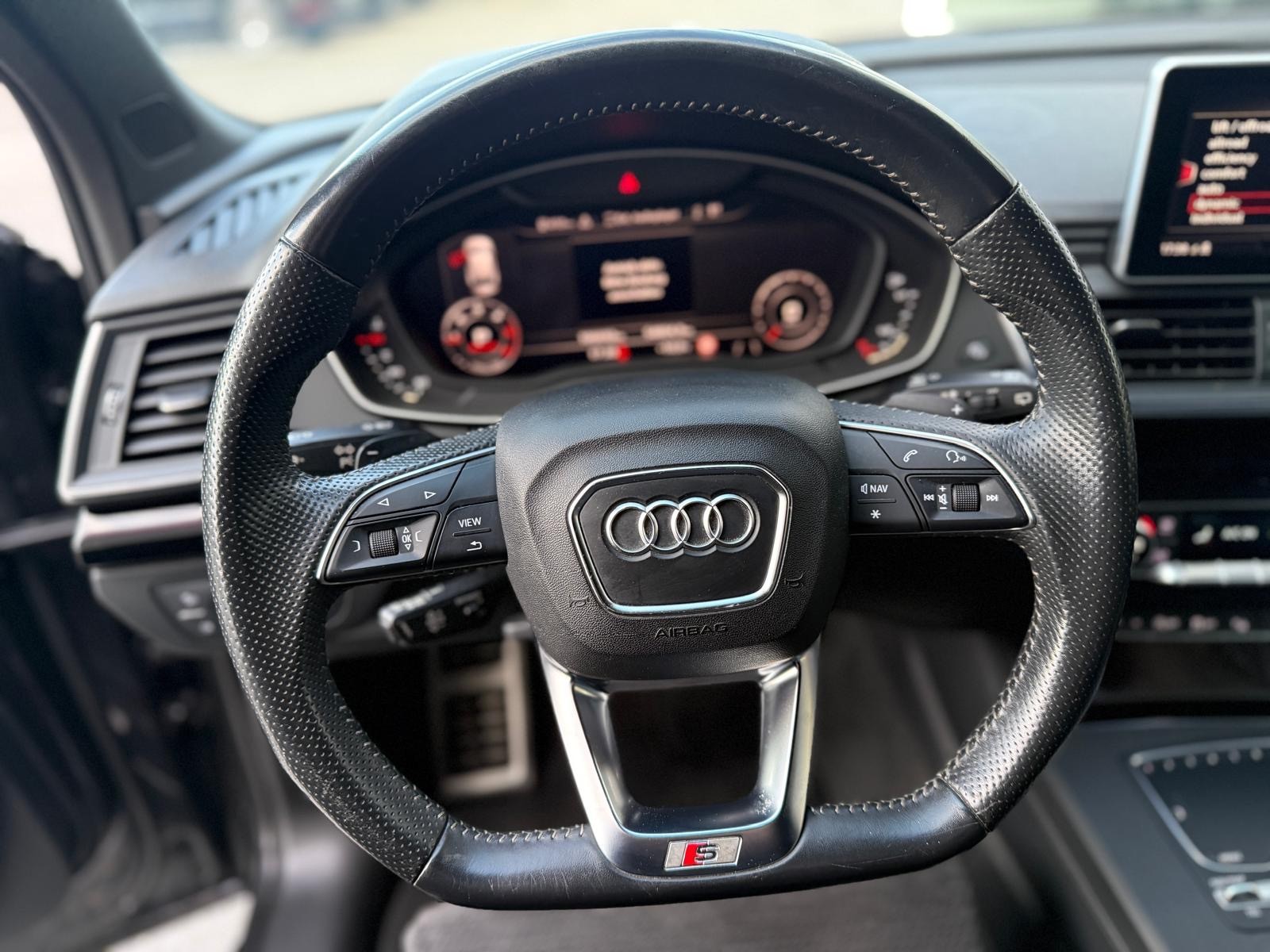 AUDI Q5 40 TDI sport quattro S-tronic-image-17