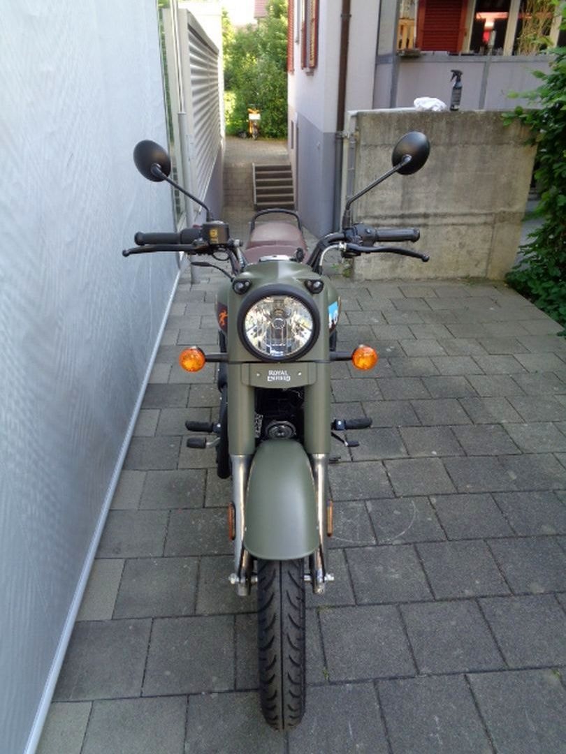 ROYAL ENFIELD CLASSIC 350 E5-showroom-element-3