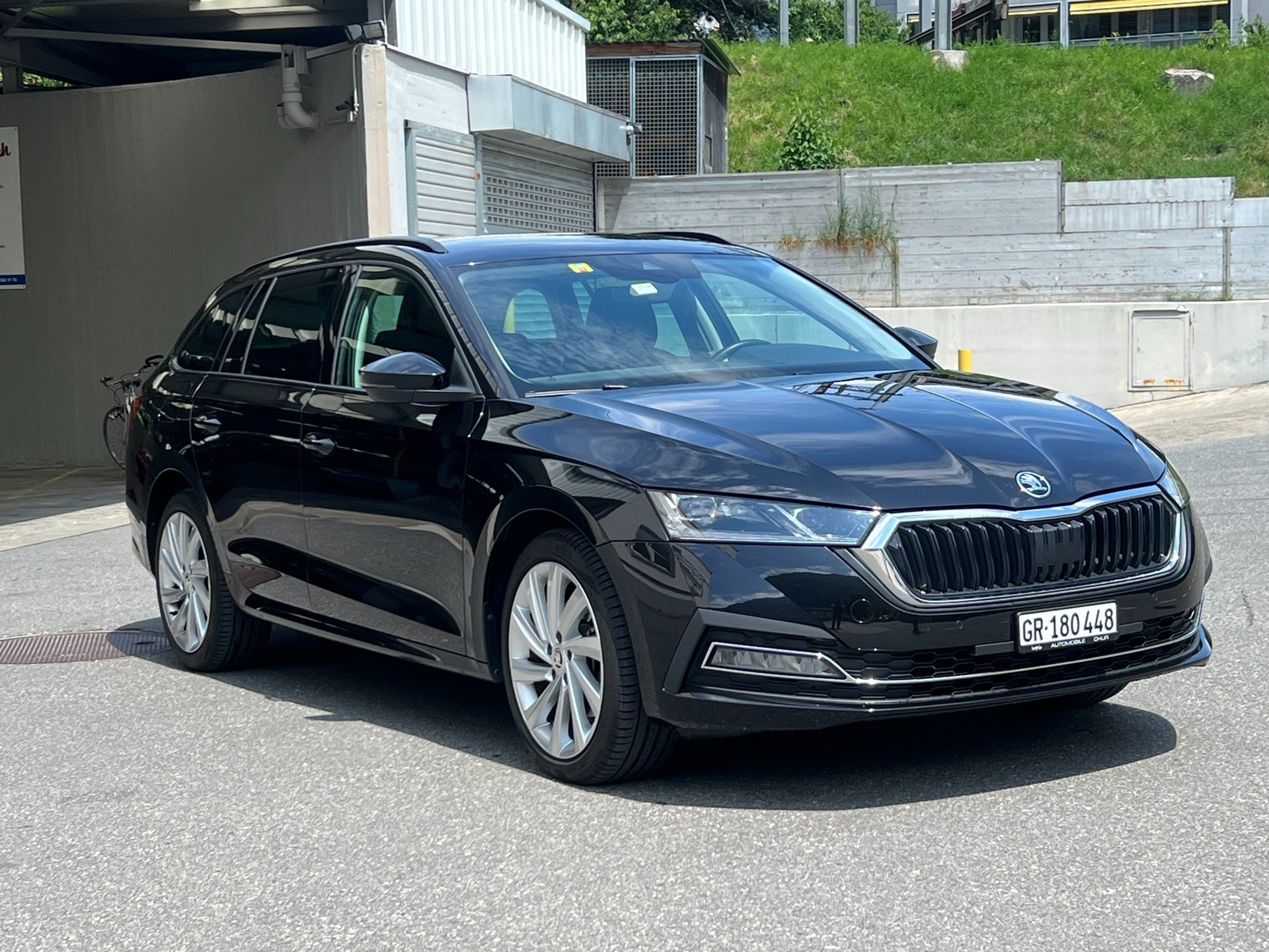 SKODA Octavia Combi 2.0 TDI DSG Style 4x4-image-1