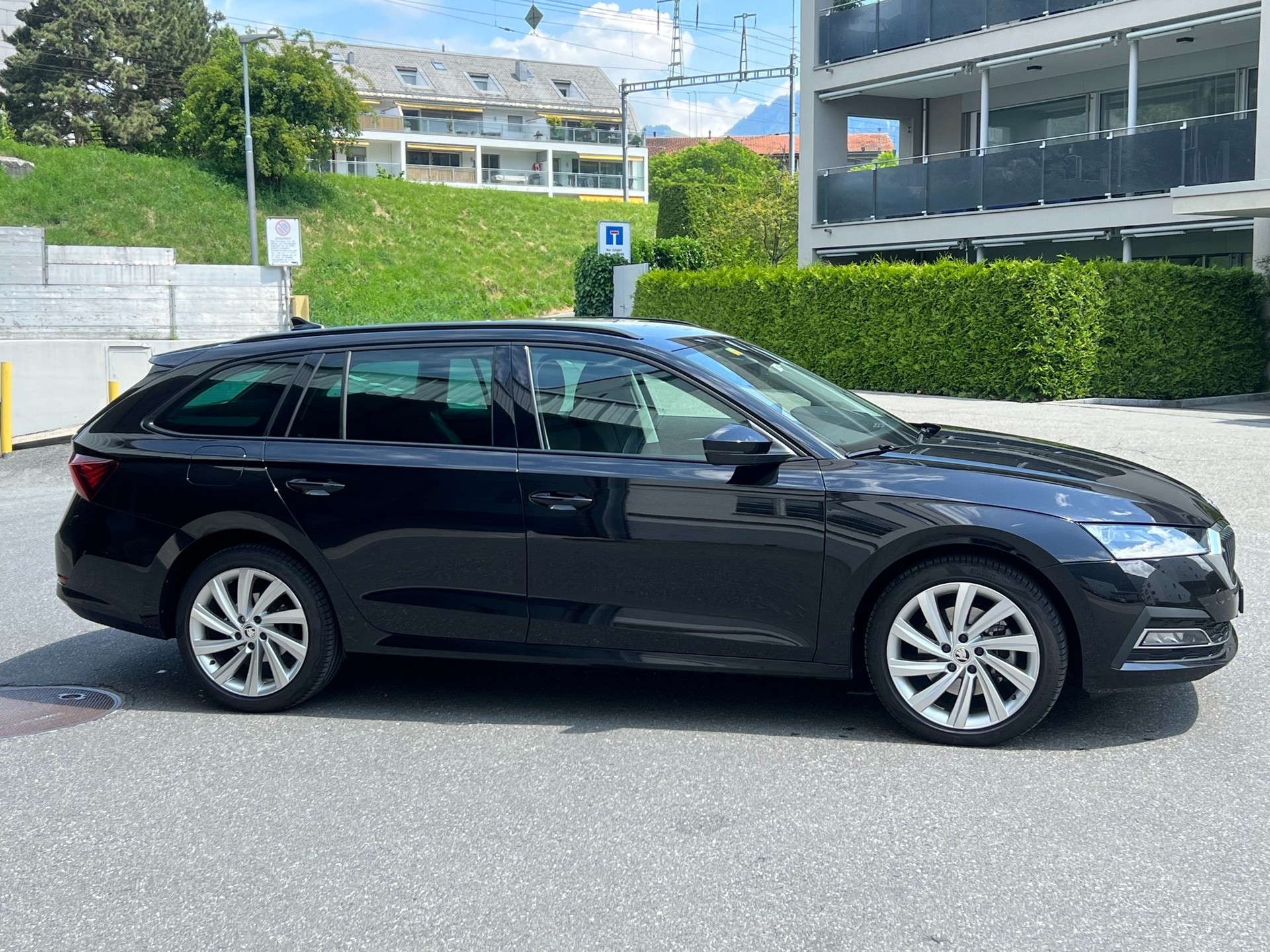 SKODA Octavia Combi 2.0 TDI DSG Style 4x4-image-10