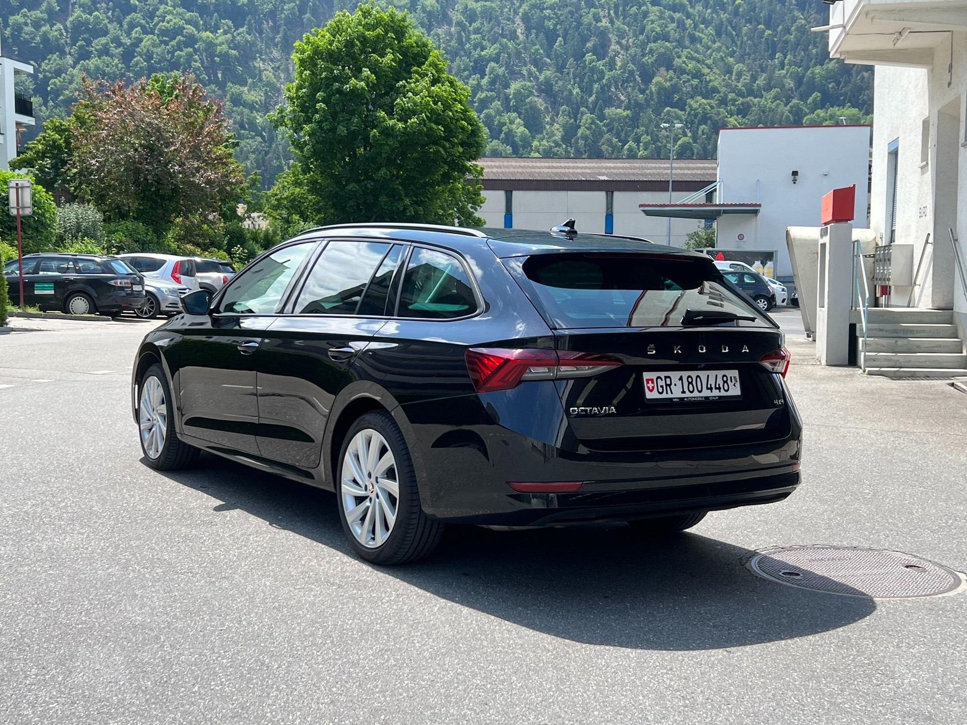SKODA Octavia Combi 2.0 TDI DSG Style 4x4-image-5