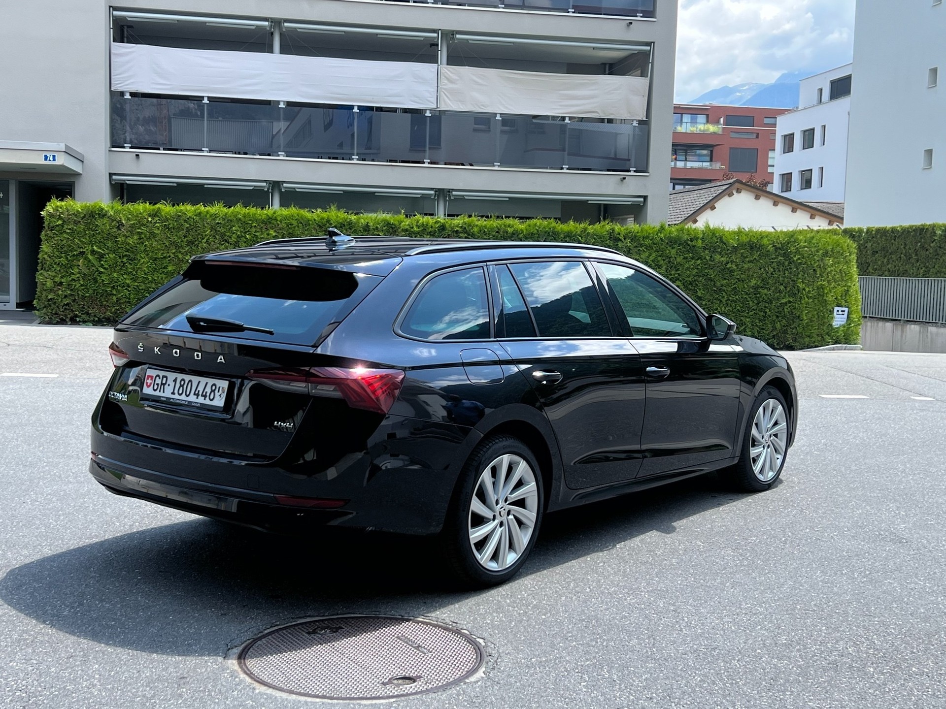 SKODA Octavia Combi 2.0 TDI DSG Style 4x4-image-6