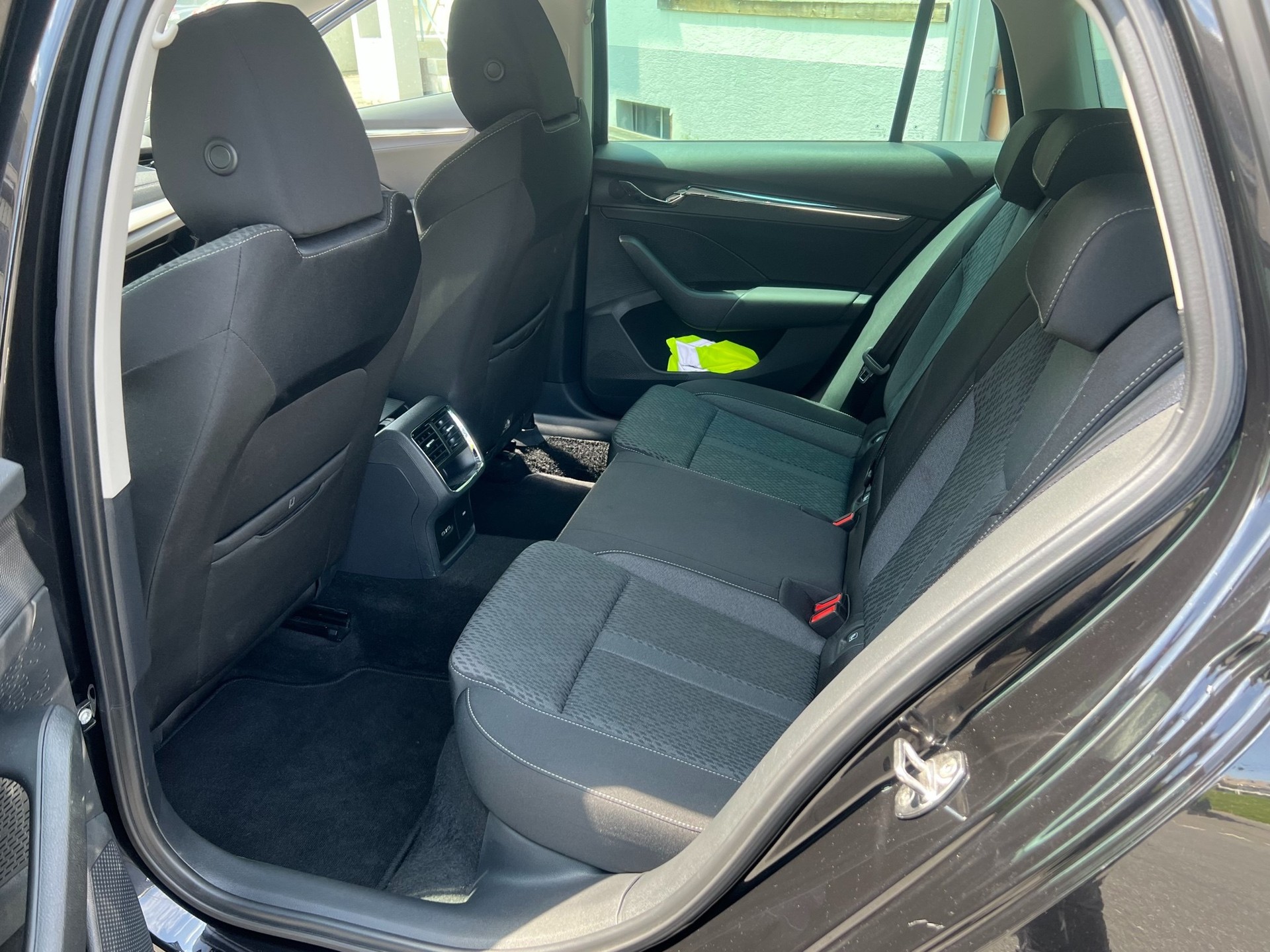 SKODA Octavia Combi 2.0 TDI DSG Style 4x4-image-7