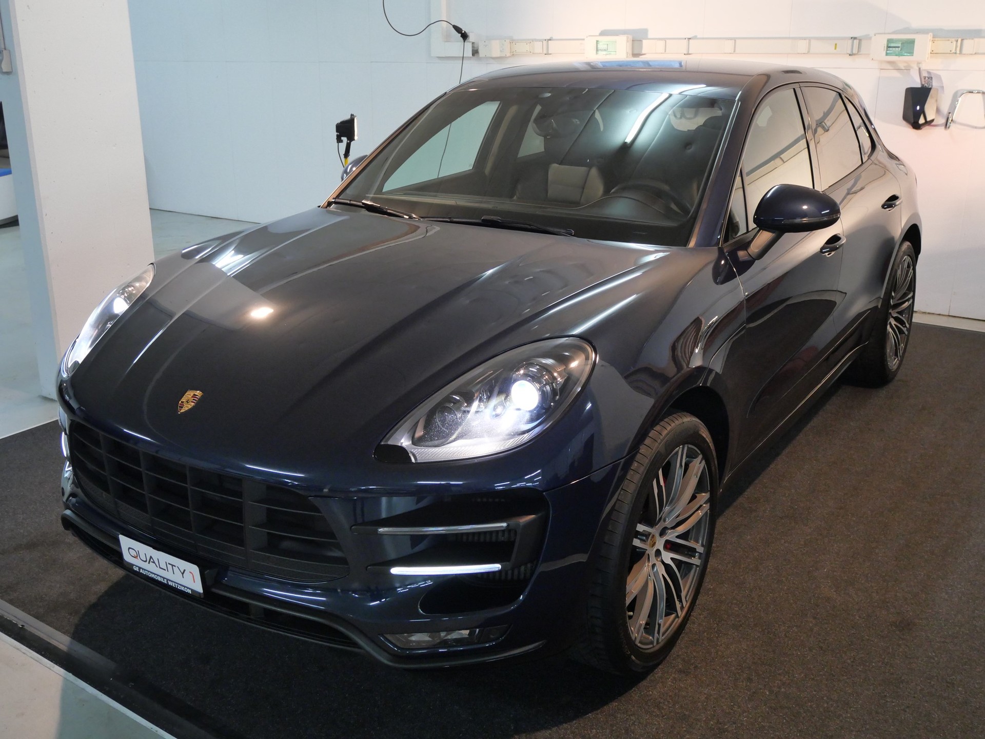 PORSCHE Macan Turbo PDK-image-1