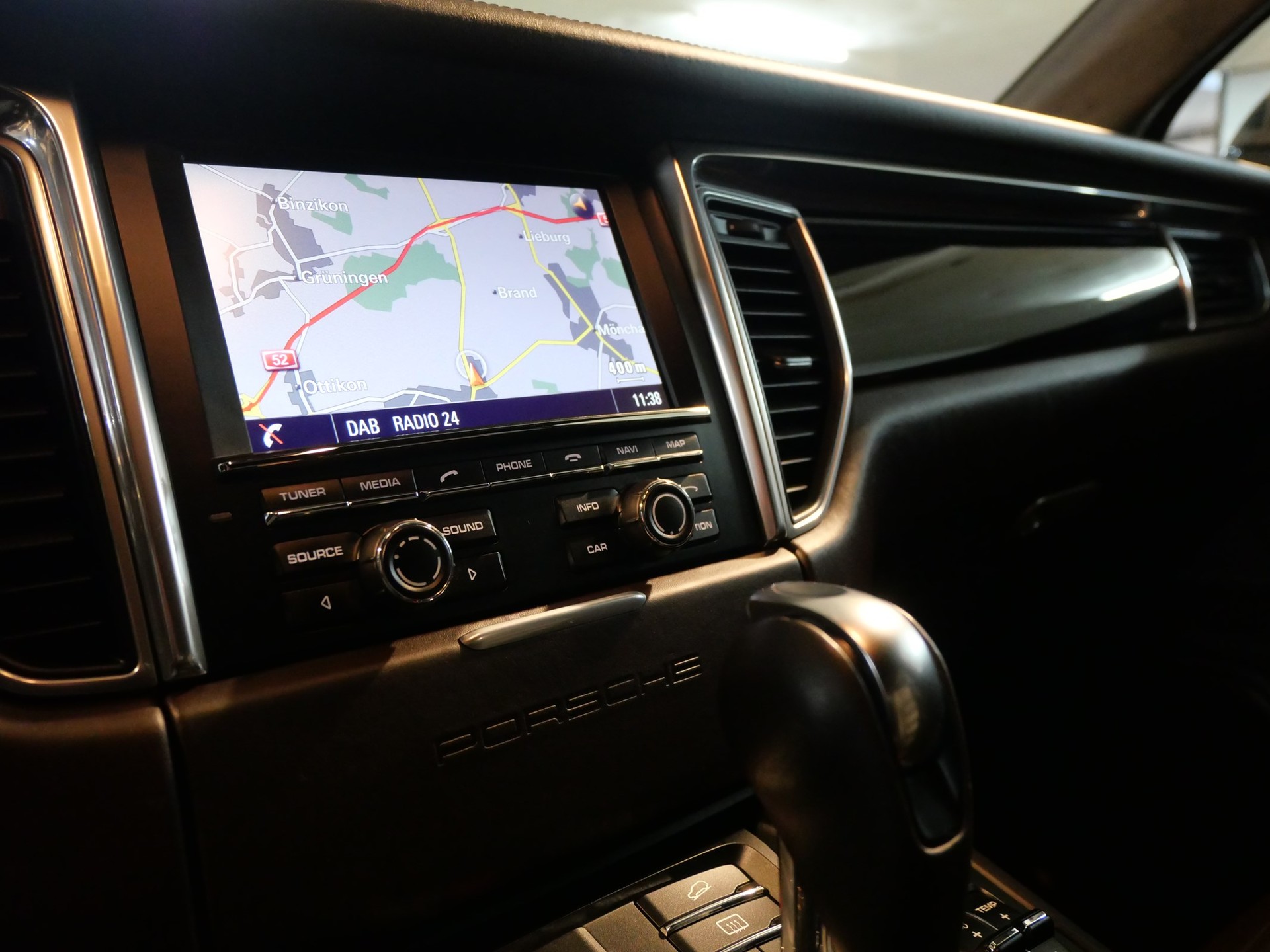 PORSCHE Macan Turbo PDK-image-18
