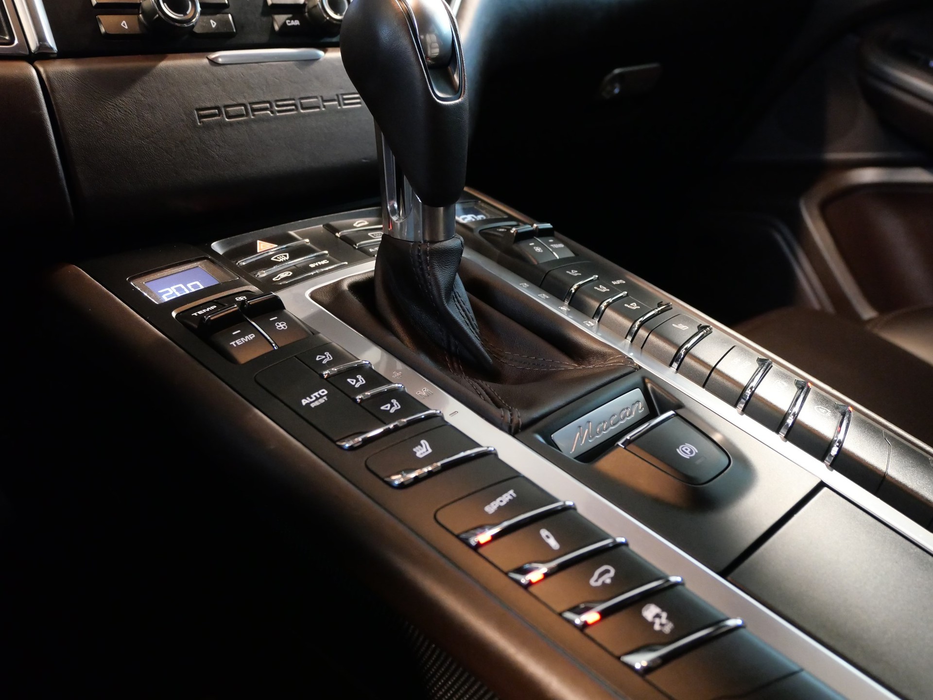 PORSCHE Macan Turbo PDK-image-20