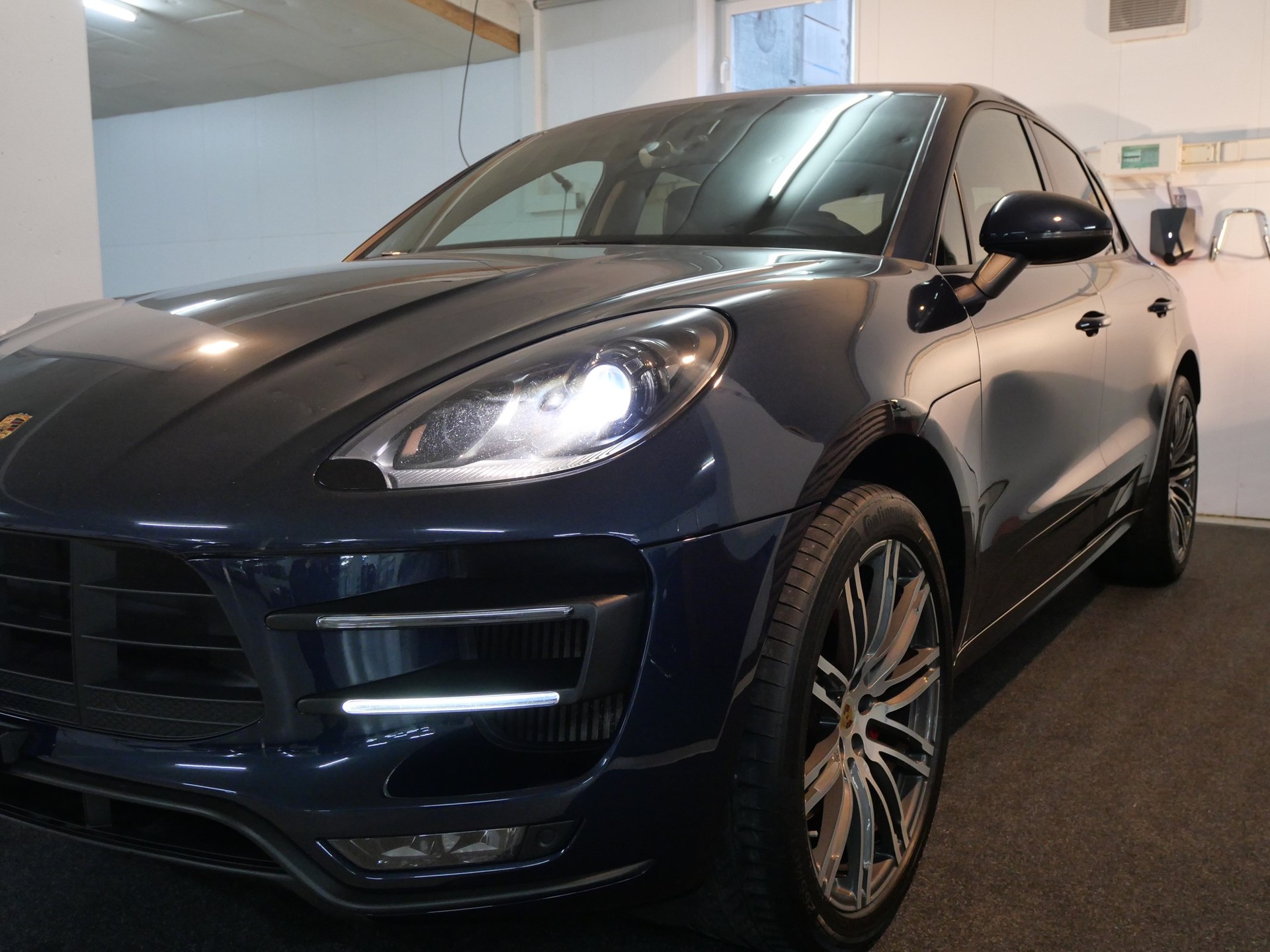 PORSCHE Macan Turbo PDK-image-0